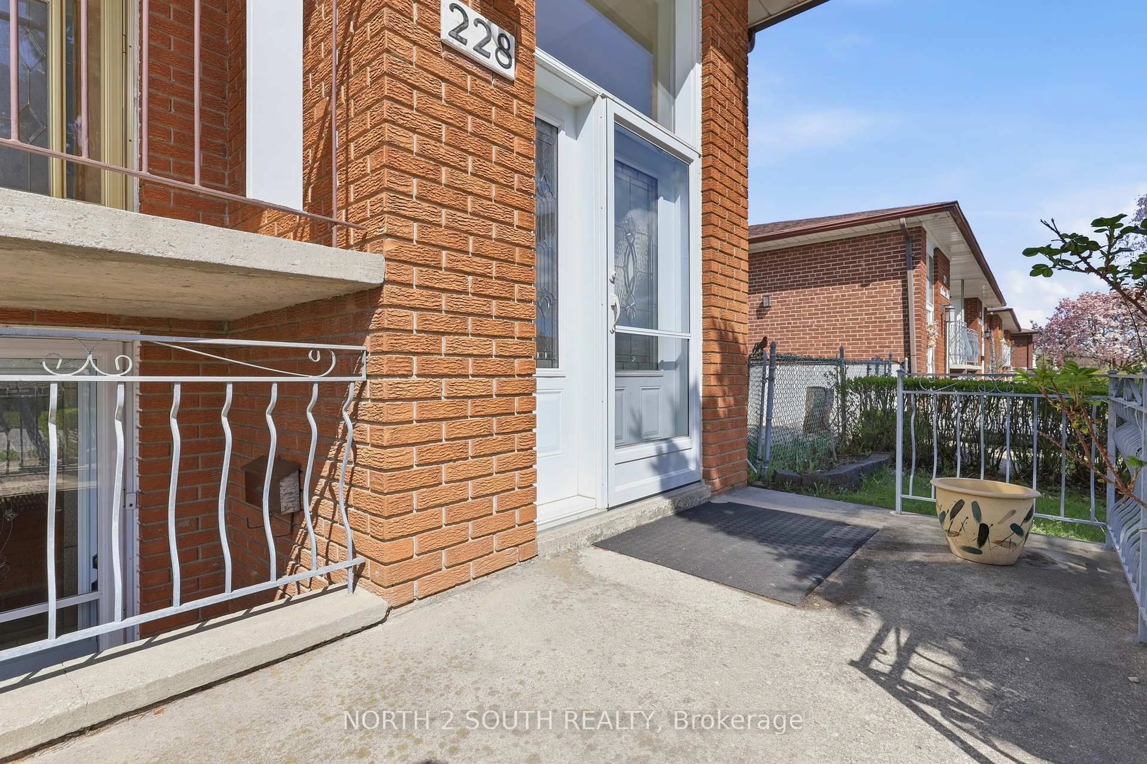 Unknown for 228 Andrew Park, Vaughan Ontario L4L 1G2