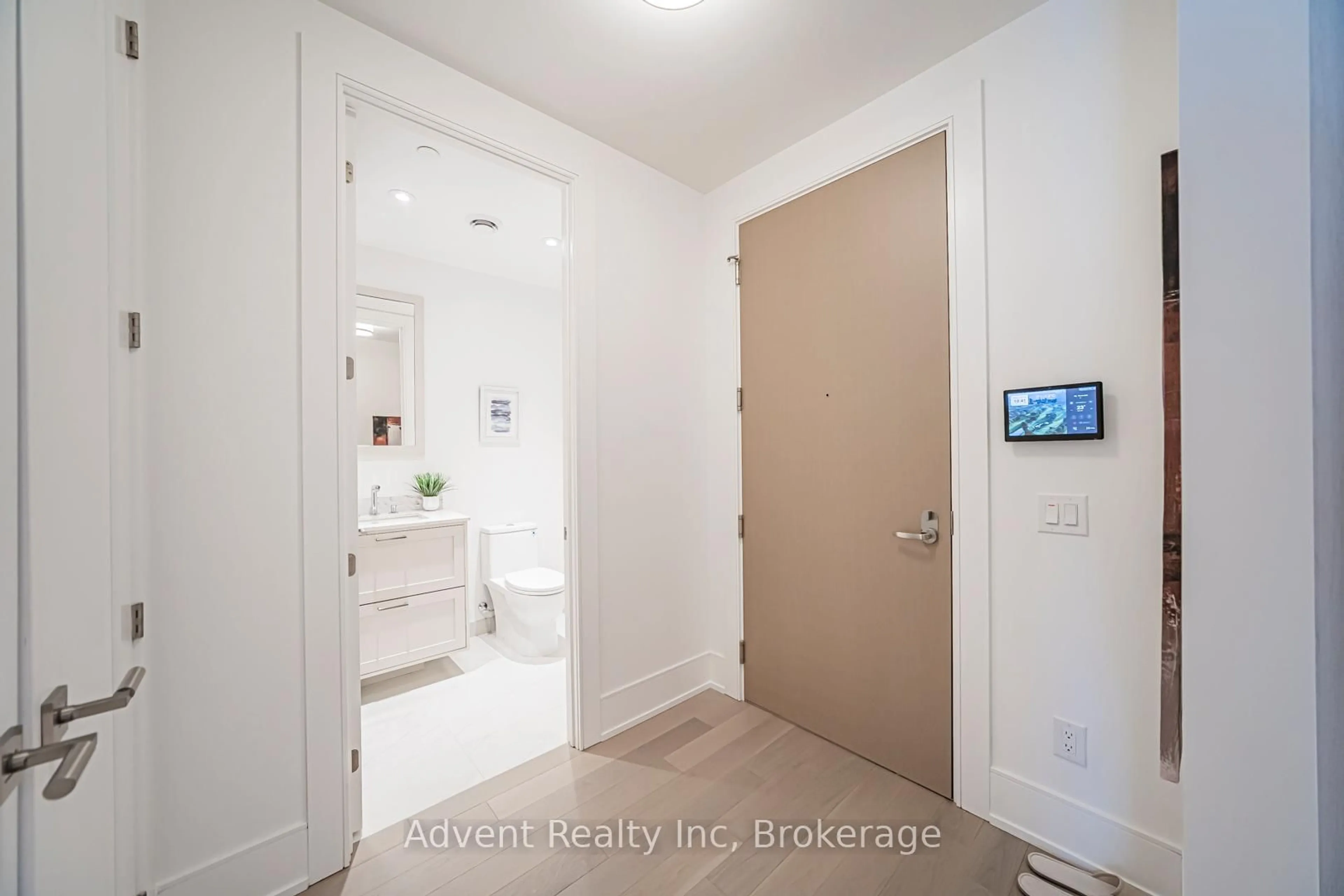 Indoor entryway for 397 Royal Orchard Blvd #103, Markham Ontario L3T 0H3
