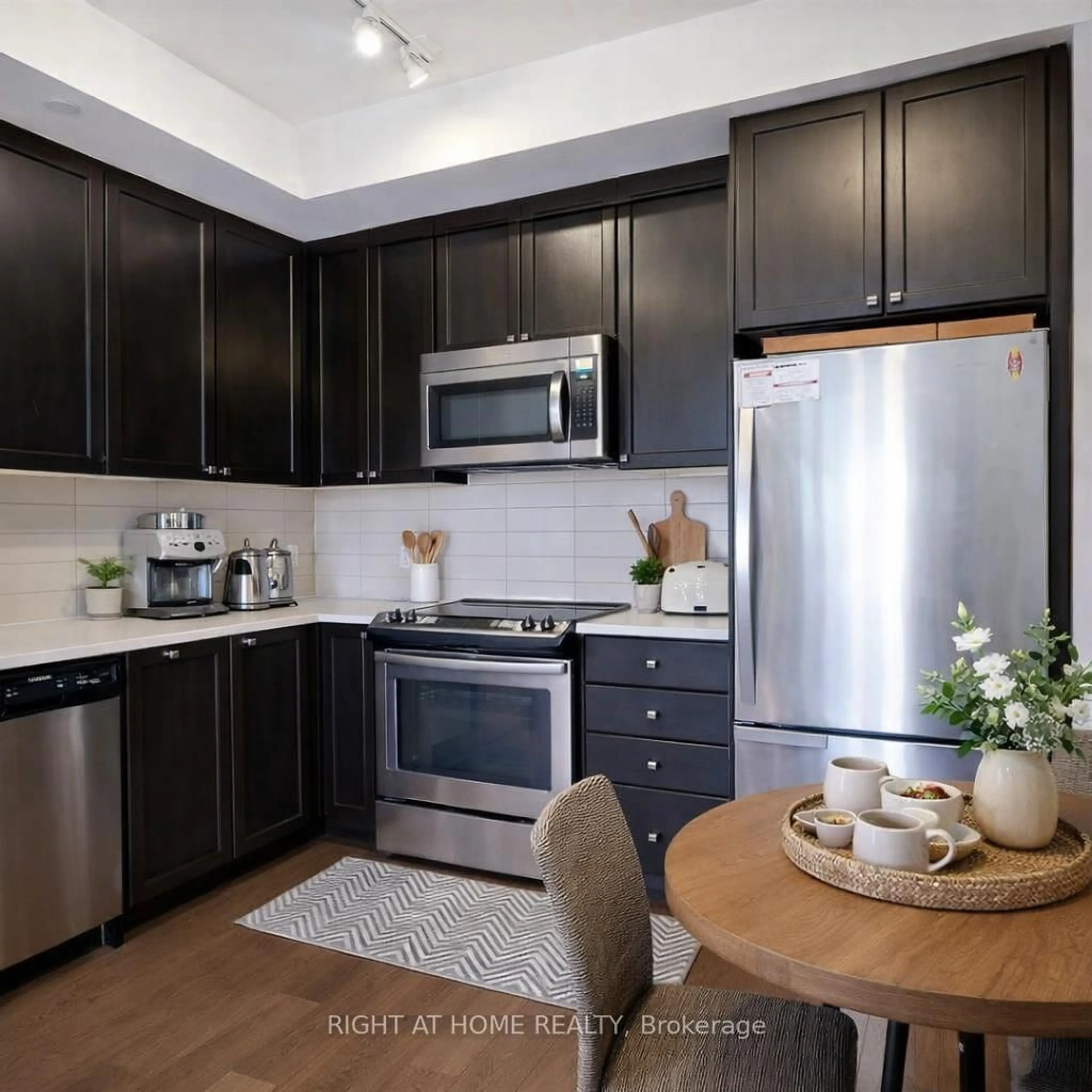 Open concept kitchen, unknown for 555 William Graham Dr #324, Aurora Ontario L4G 3H9