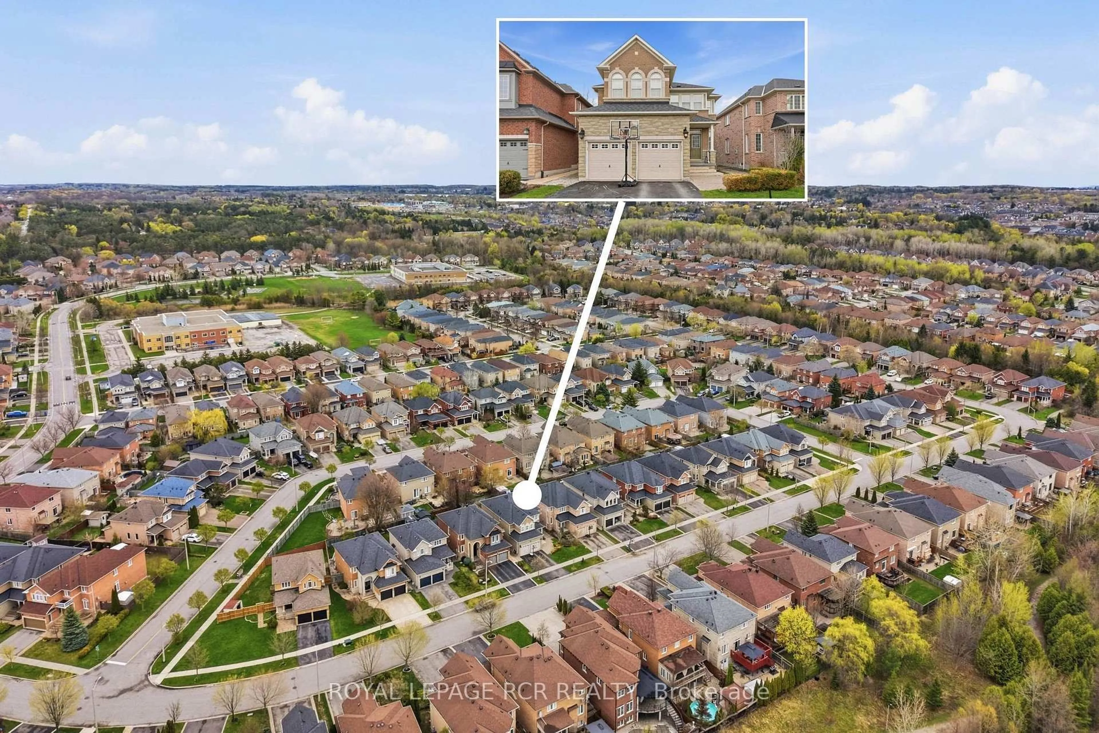 A pic from outside/outdoor area/front of a property/back of a property/a pic from drone, street for 120 Deerwood Cres, Richmond Hill Ontario L4E 4B2