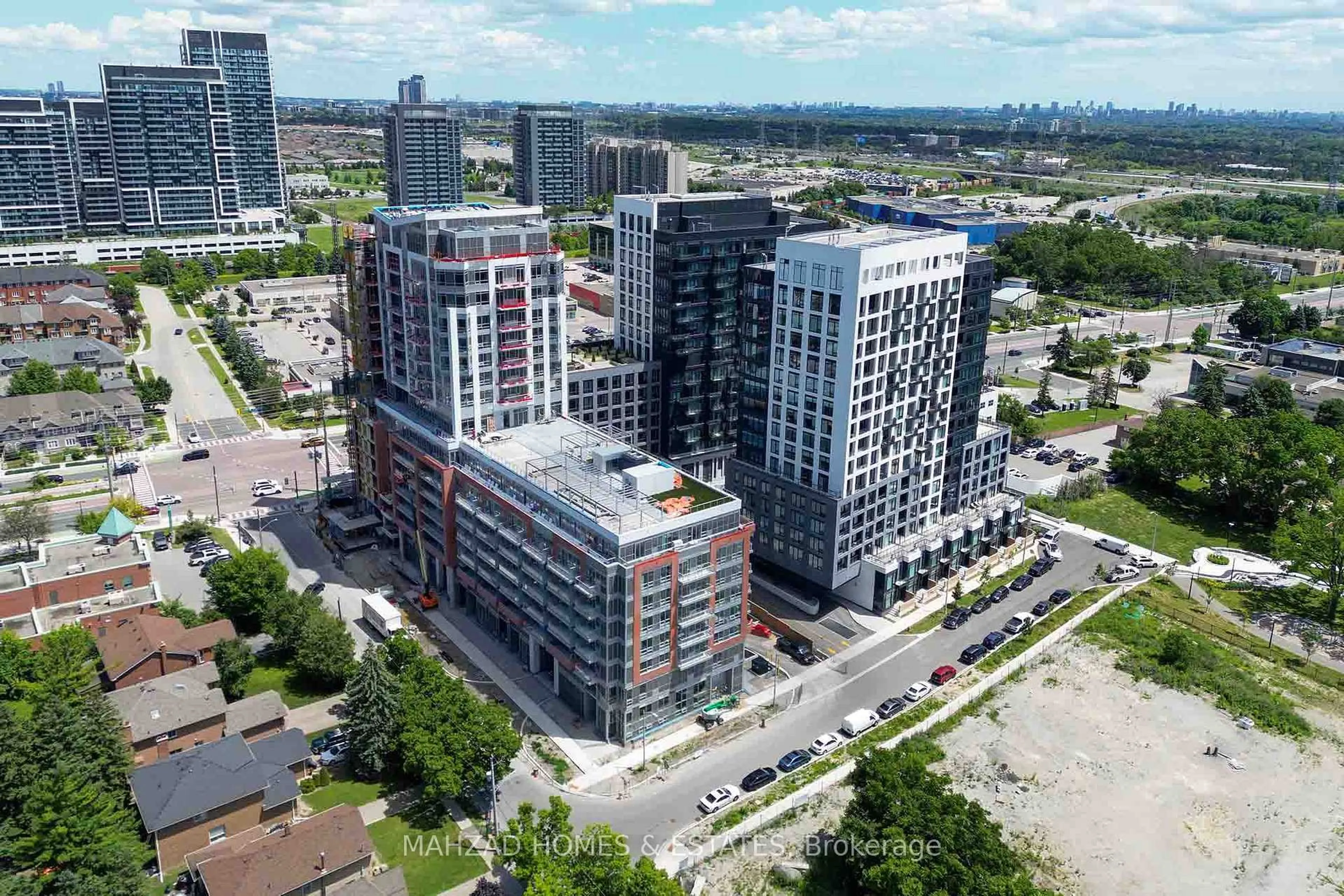 A pic from outside/outdoor area/front of a property/back of a property/a pic from drone, city buildings view from balcony for 8886 yonge St #1806, Richmond Hill Ontario L4C 1Z8