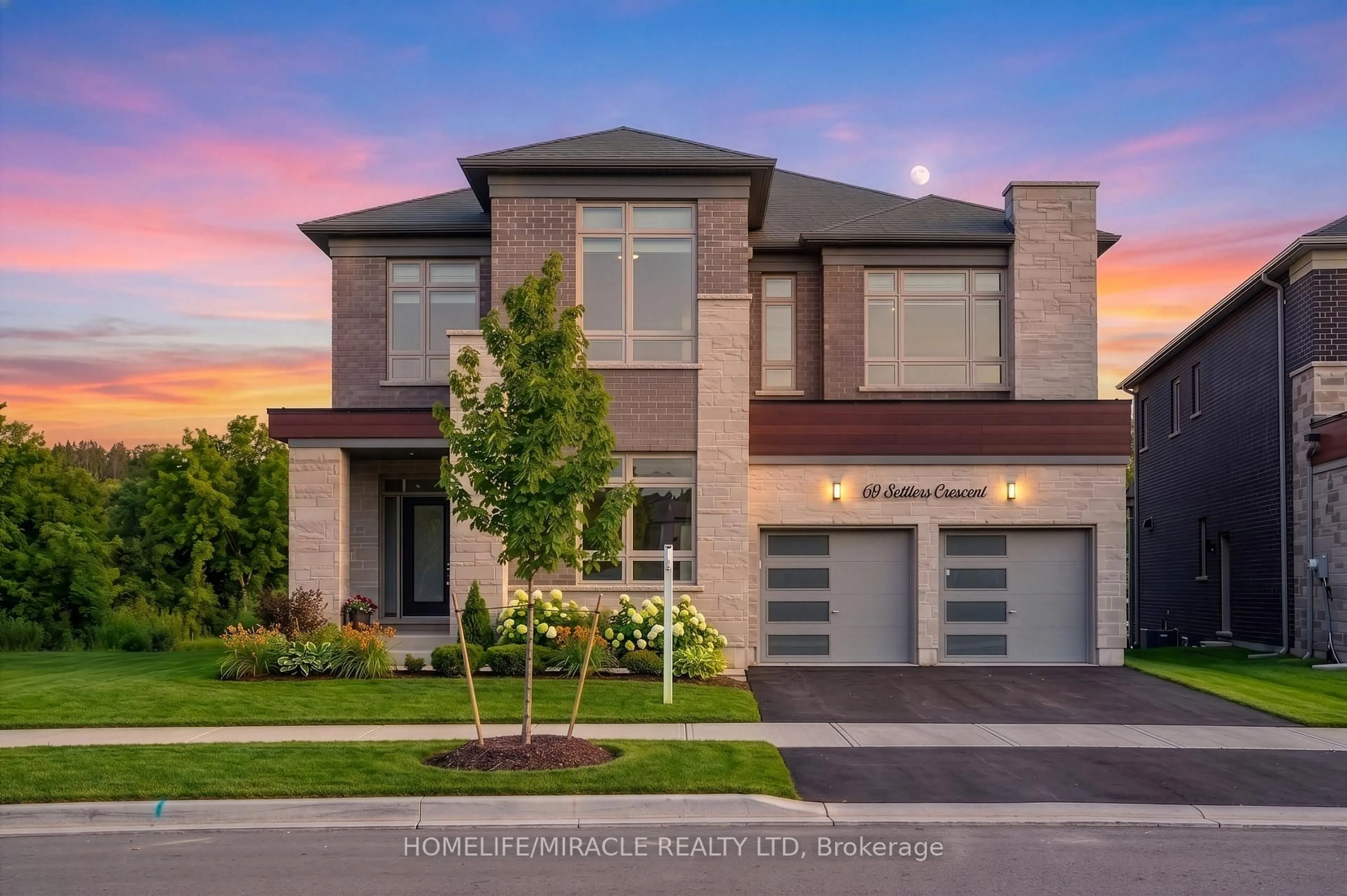 Home with brick exterior material, street for 69 Settlers Cres, Bradford West Gwillimbury Ontario L3Z 4N3