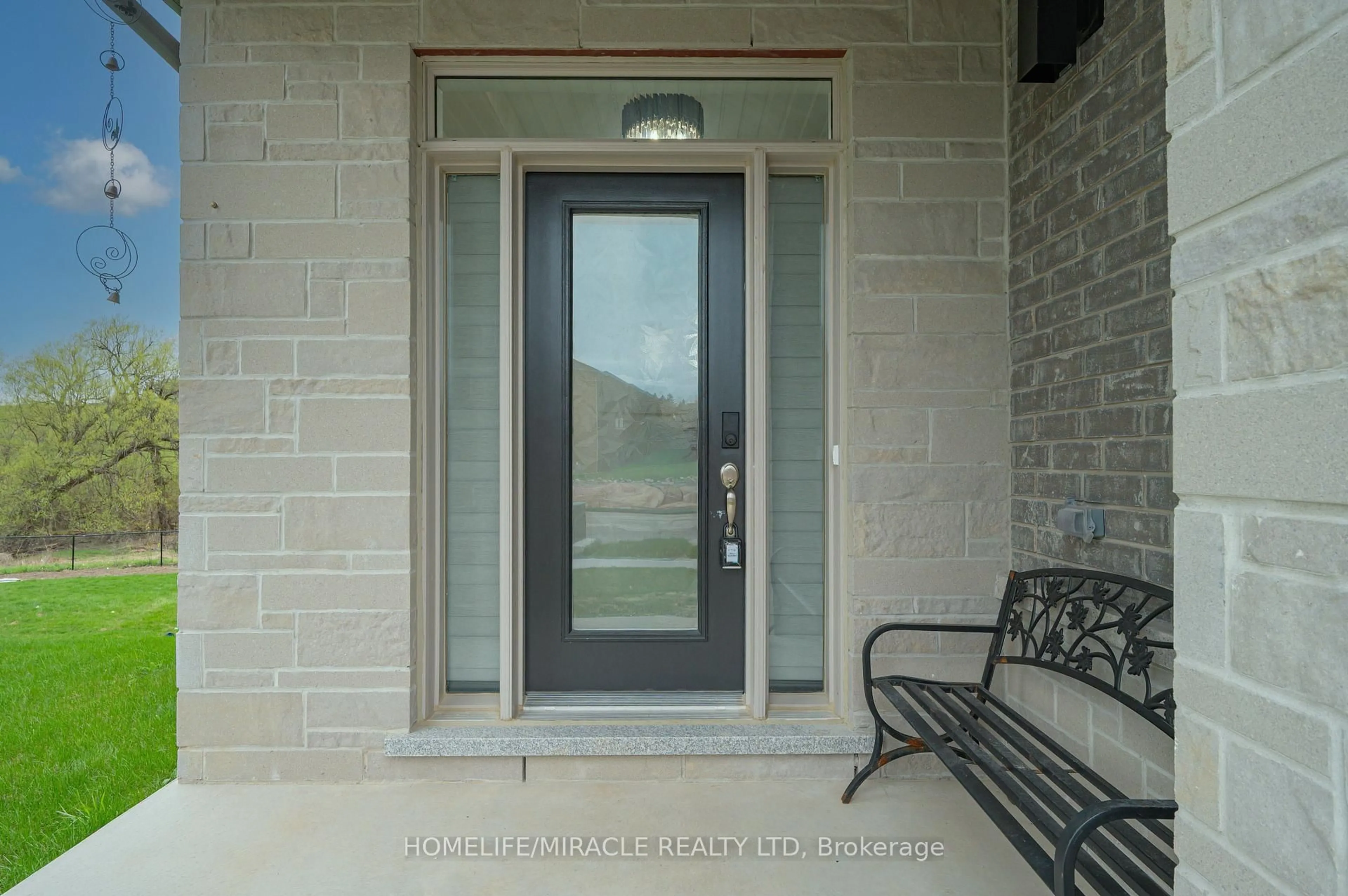 Indoor entryway for 69 Settlers Cres, Bradford West Gwillimbury Ontario L3Z 4N3