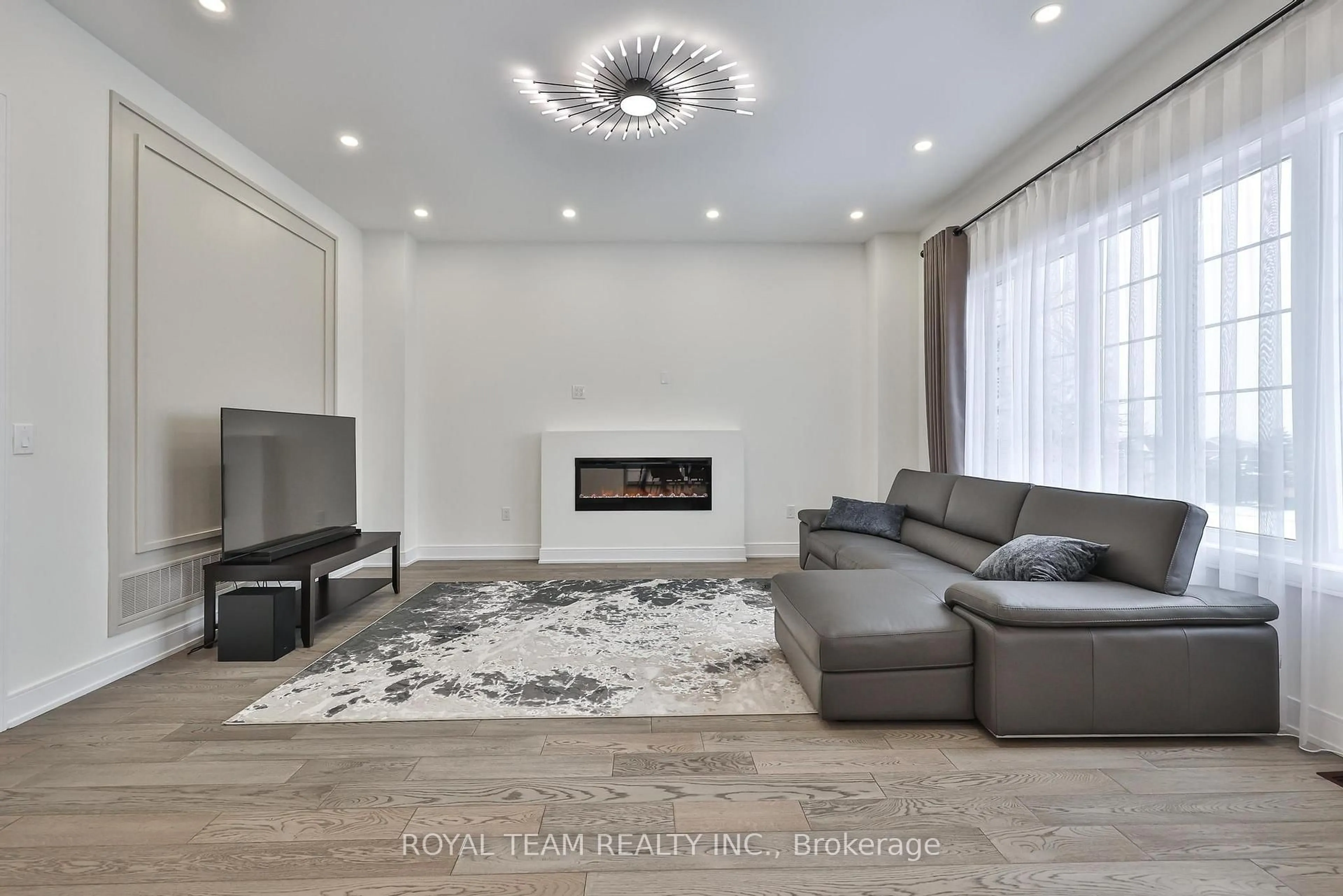Living room with furniture, unknown for 1361 Blackmore St, Innisfil Ontario L9S 0P3