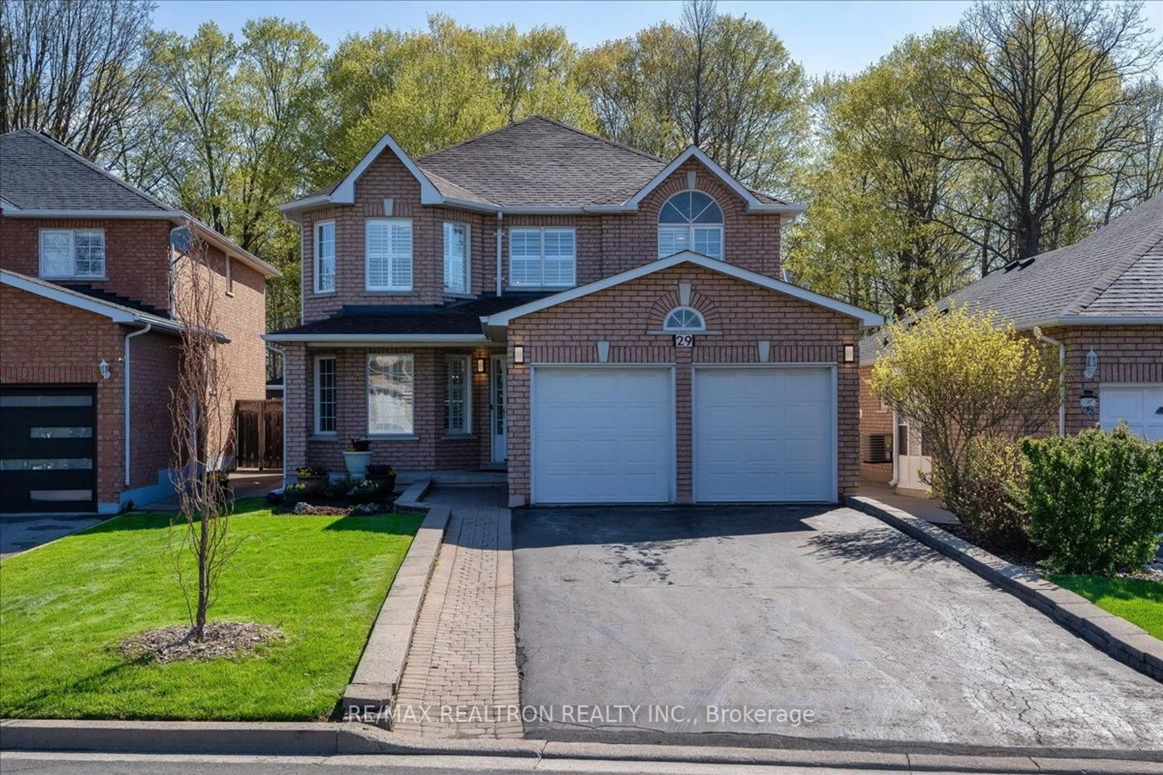 Home with brick exterior material, street for 29 Campania Crt, Vaughan Ontario L4H 1G4