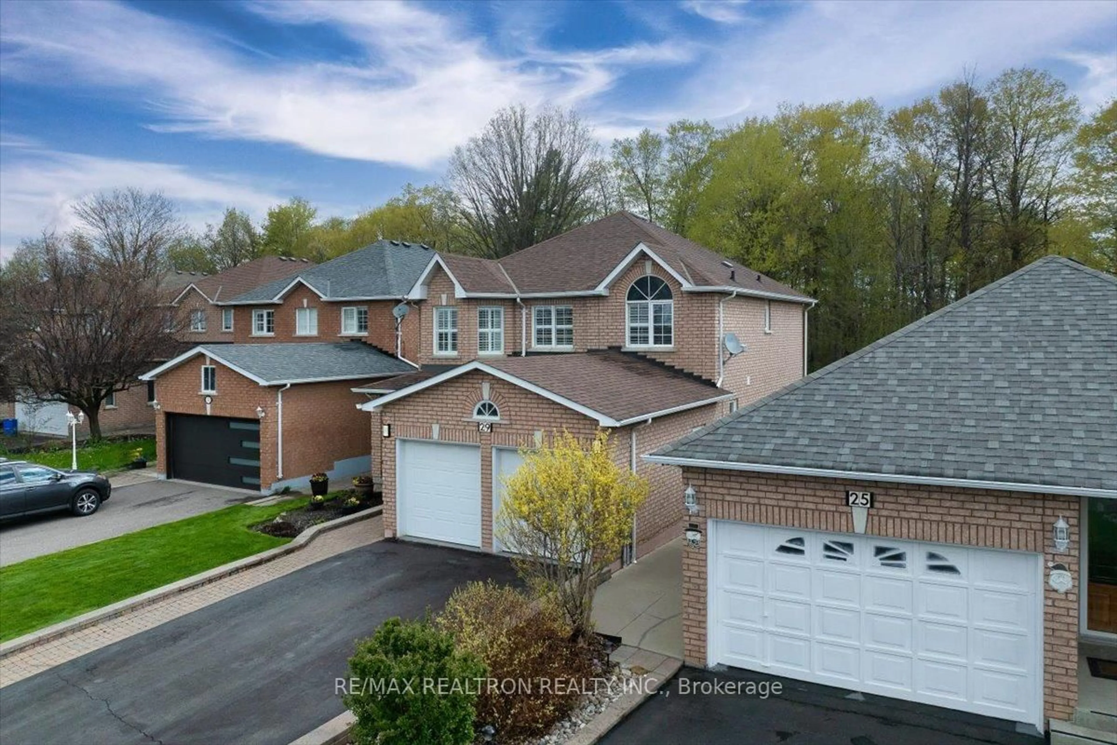 A pic from outside/outdoor area/front of a property/back of a property/a pic from drone, street for 29 Campania Crt, Vaughan Ontario L4H 1G4