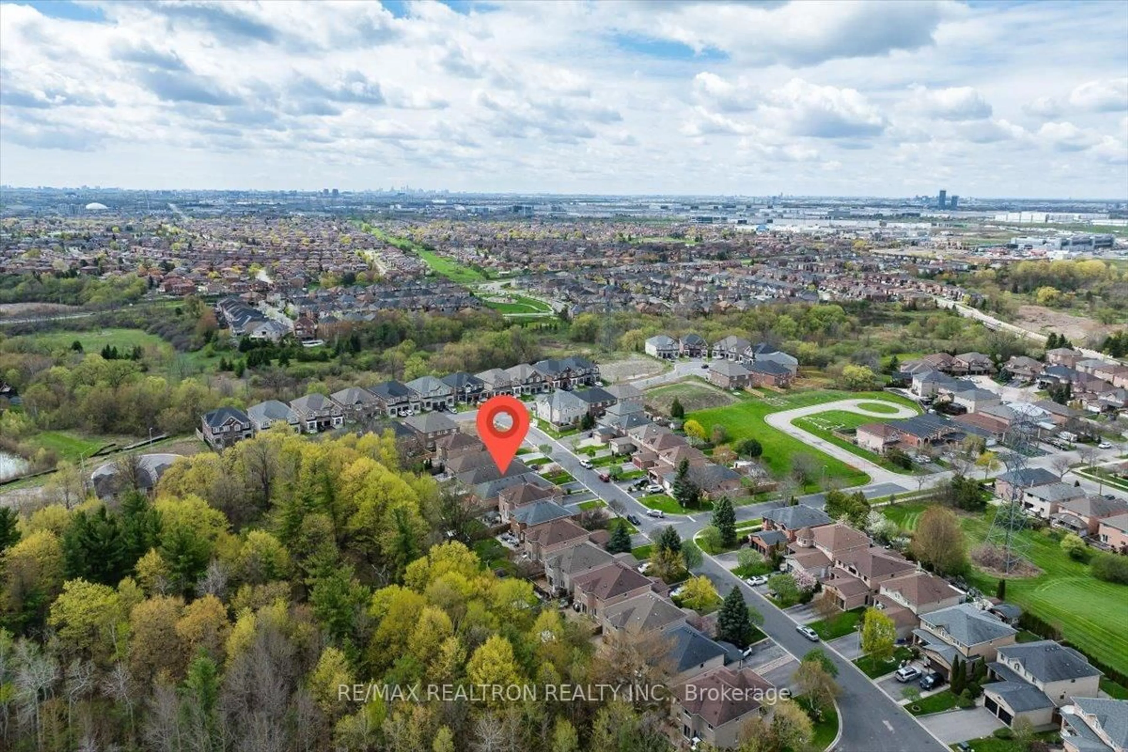 A pic from outside/outdoor area/front of a property/back of a property/a pic from drone, unknown for 29 Campania Crt, Vaughan Ontario L4H 1G4