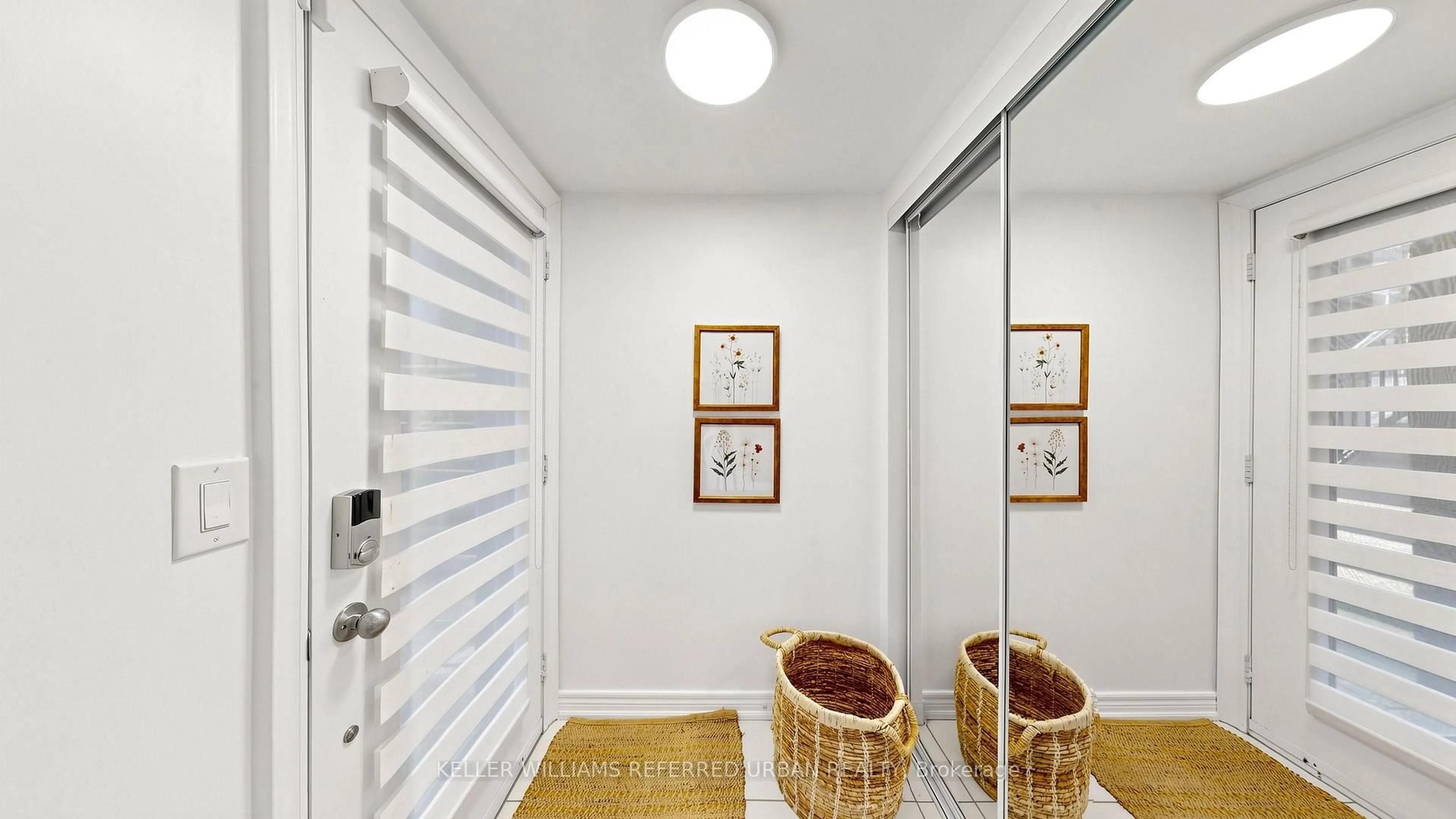 Indoor entryway for 11 Dunsheath Way #1201, Markham Ontario L6B 1N3