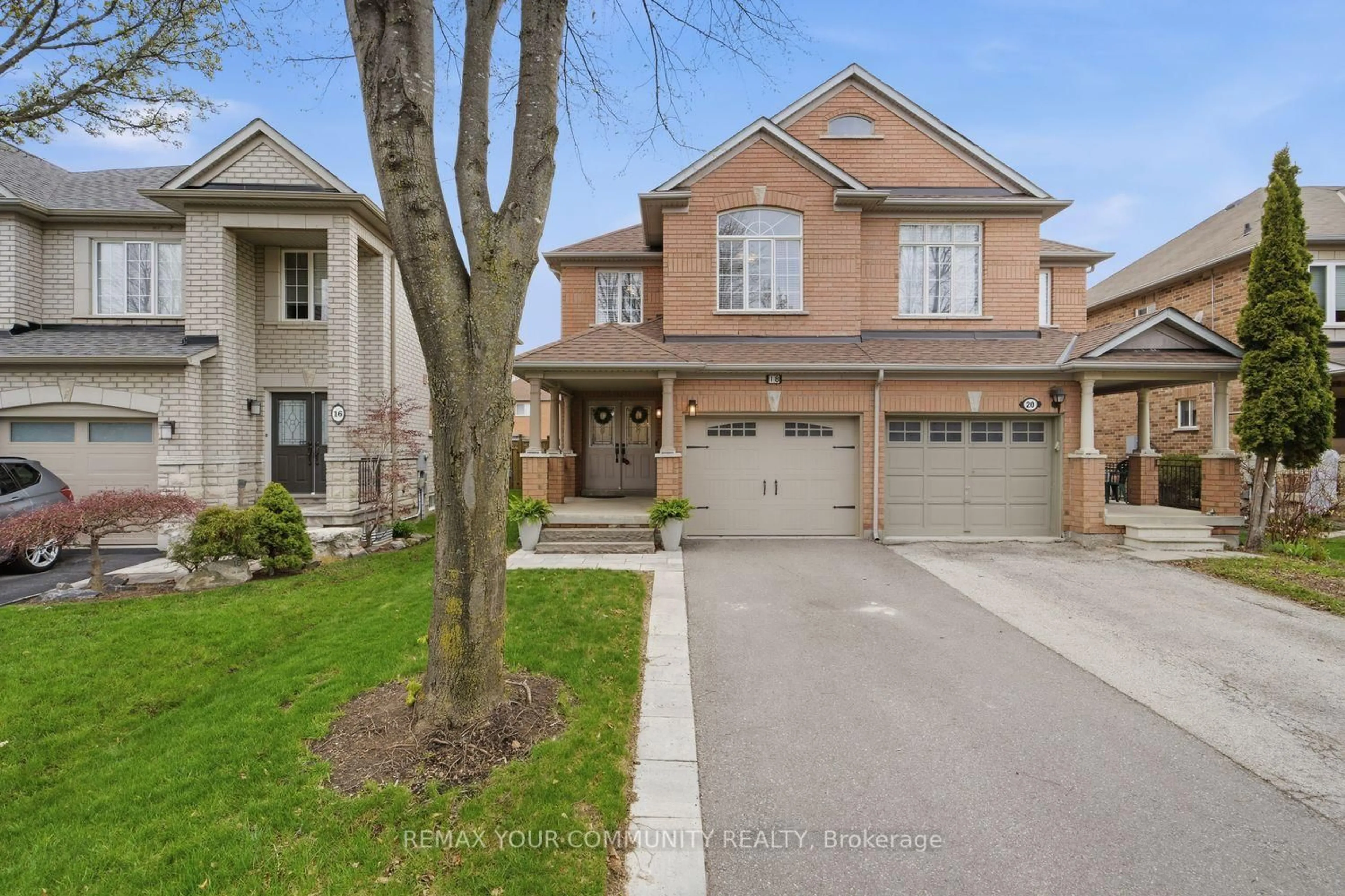 Home with brick exterior material, street for 18 La Neve Ave, Vaughan Ontario L4H 1N9
