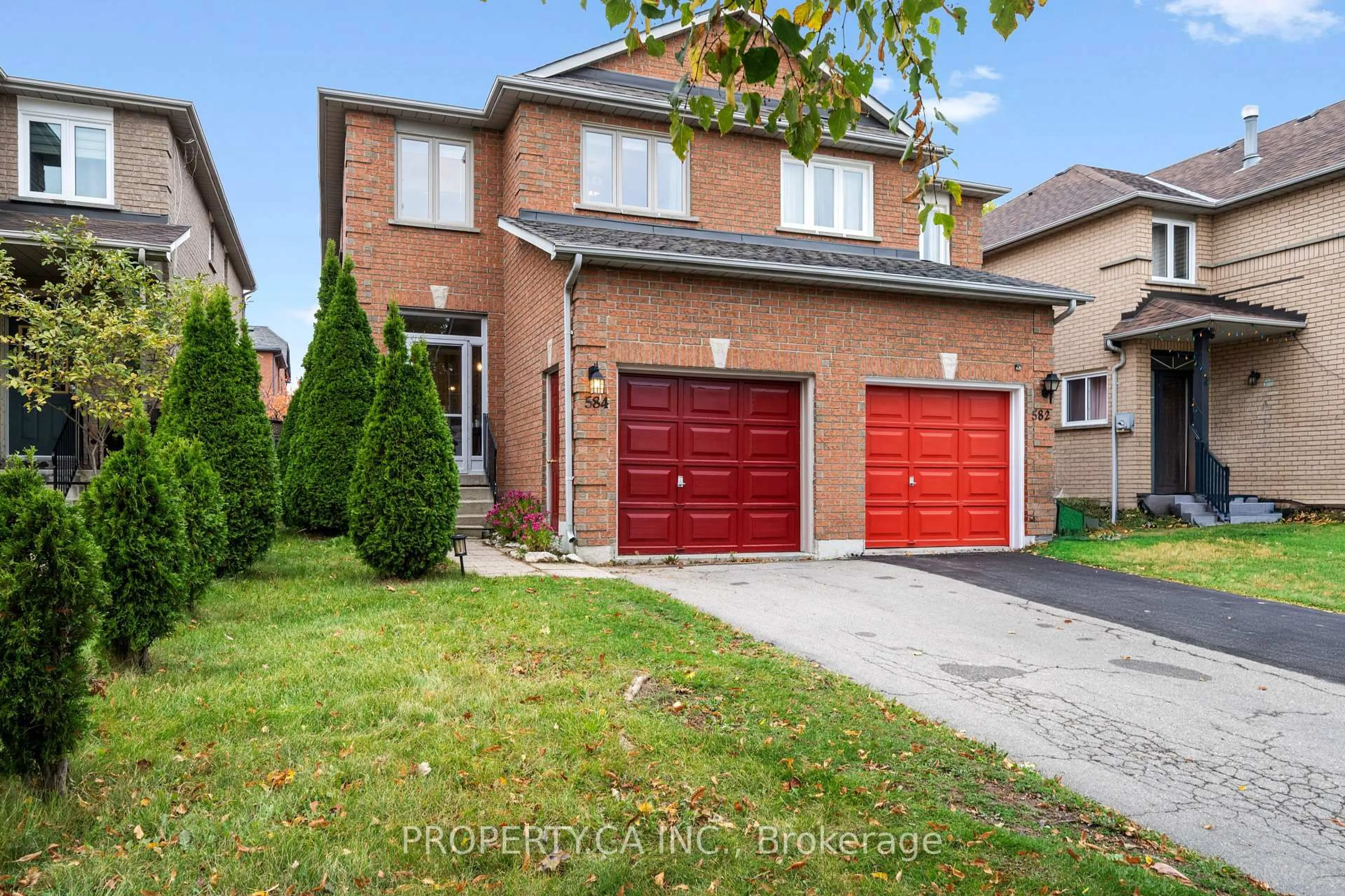 Home with brick exterior material, street for 584 Willowick Dr, Newmarket Ontario L3X 2A9