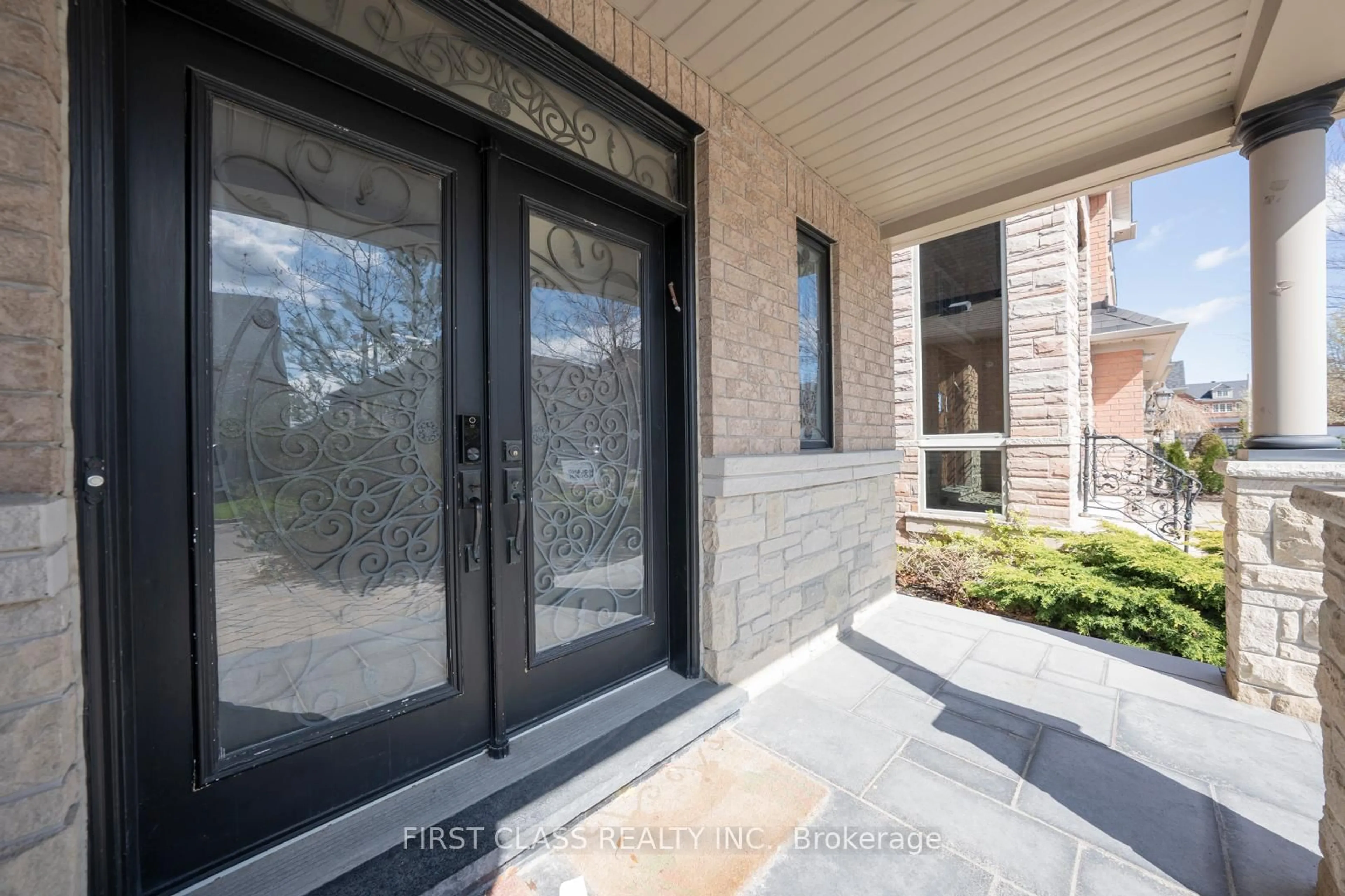 Indoor entryway for 26 Shalom Aleichem Crt, Vaughan Ontario L4J 0E5