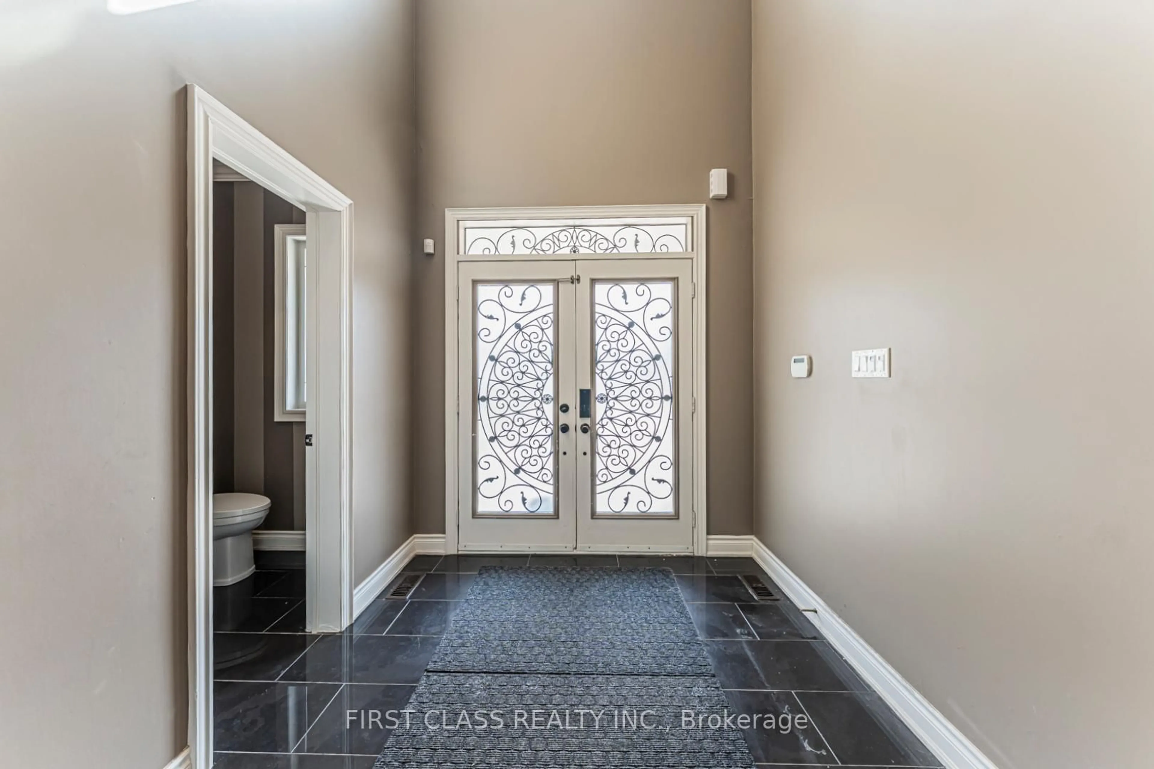 Indoor entryway for 26 Shalom Aleichem Crt, Vaughan Ontario L4J 0E5