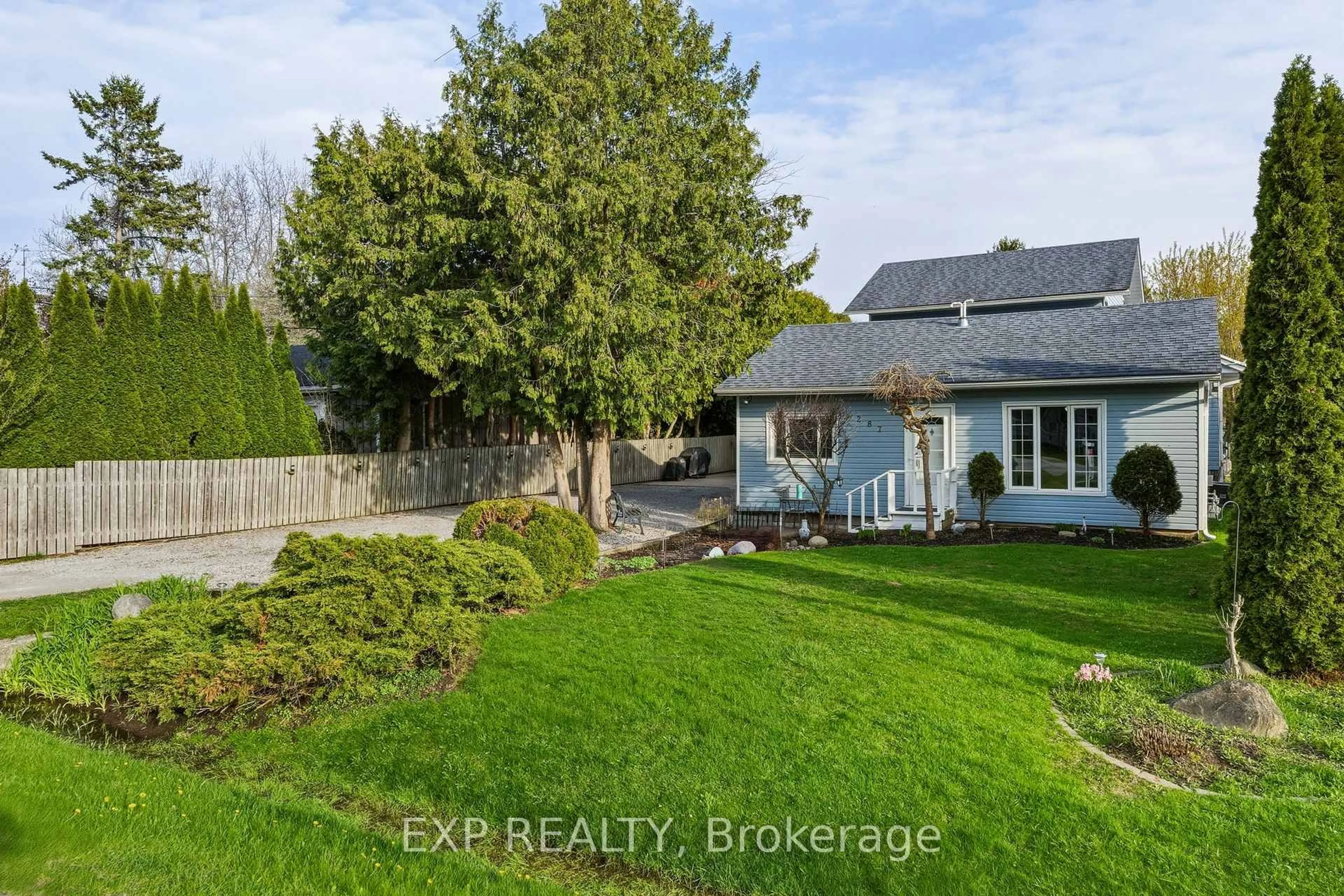 A pic from outside/outdoor area/front of a property/back of a property/a pic from drone, unknown for 287 Elmview Gdns, Georgina Ontario L4P 1E9