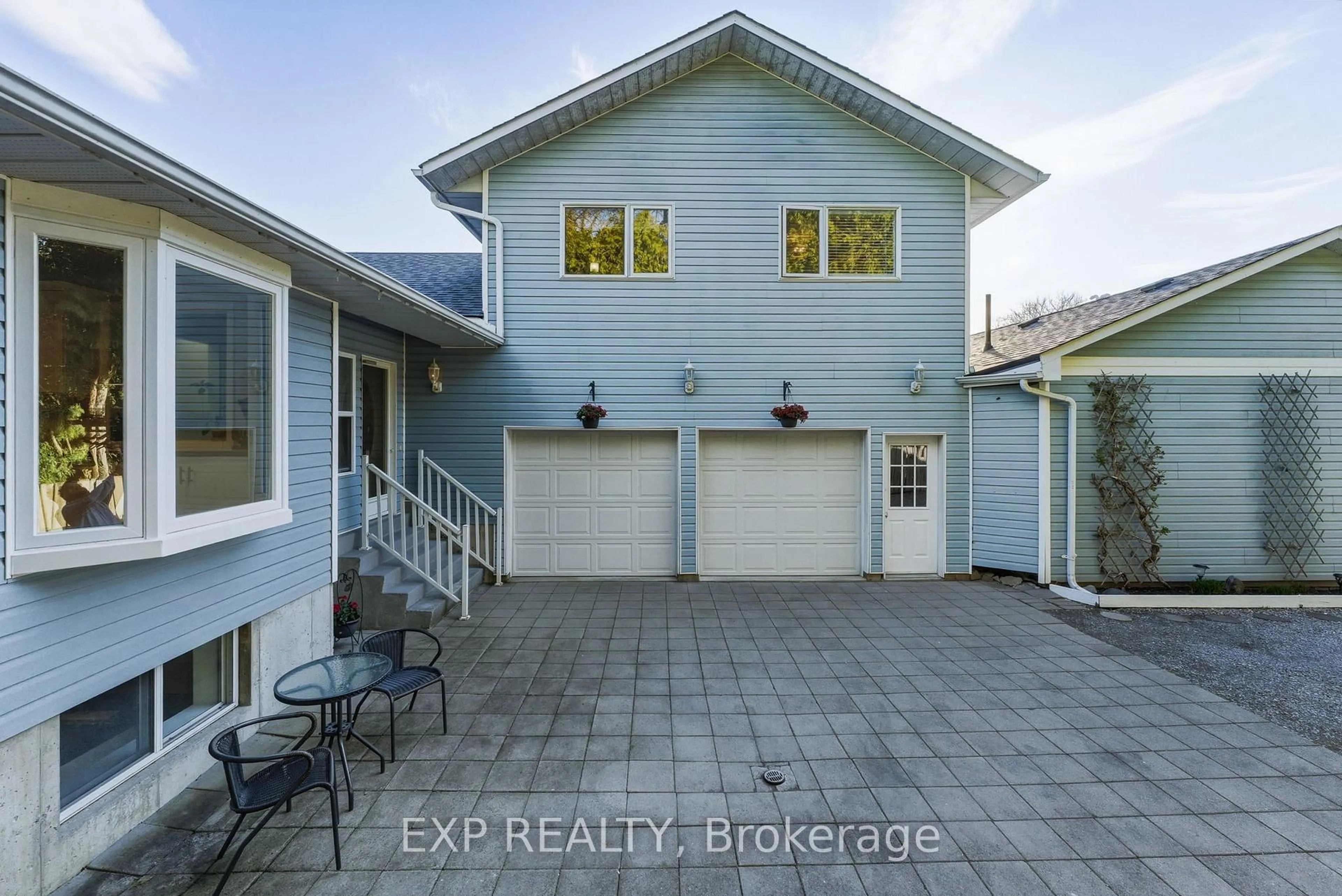 A pic from outside/outdoor area/front of a property/back of a property/a pic from drone, unknown for 287 Elmview Gdns, Georgina Ontario L4P 1E9