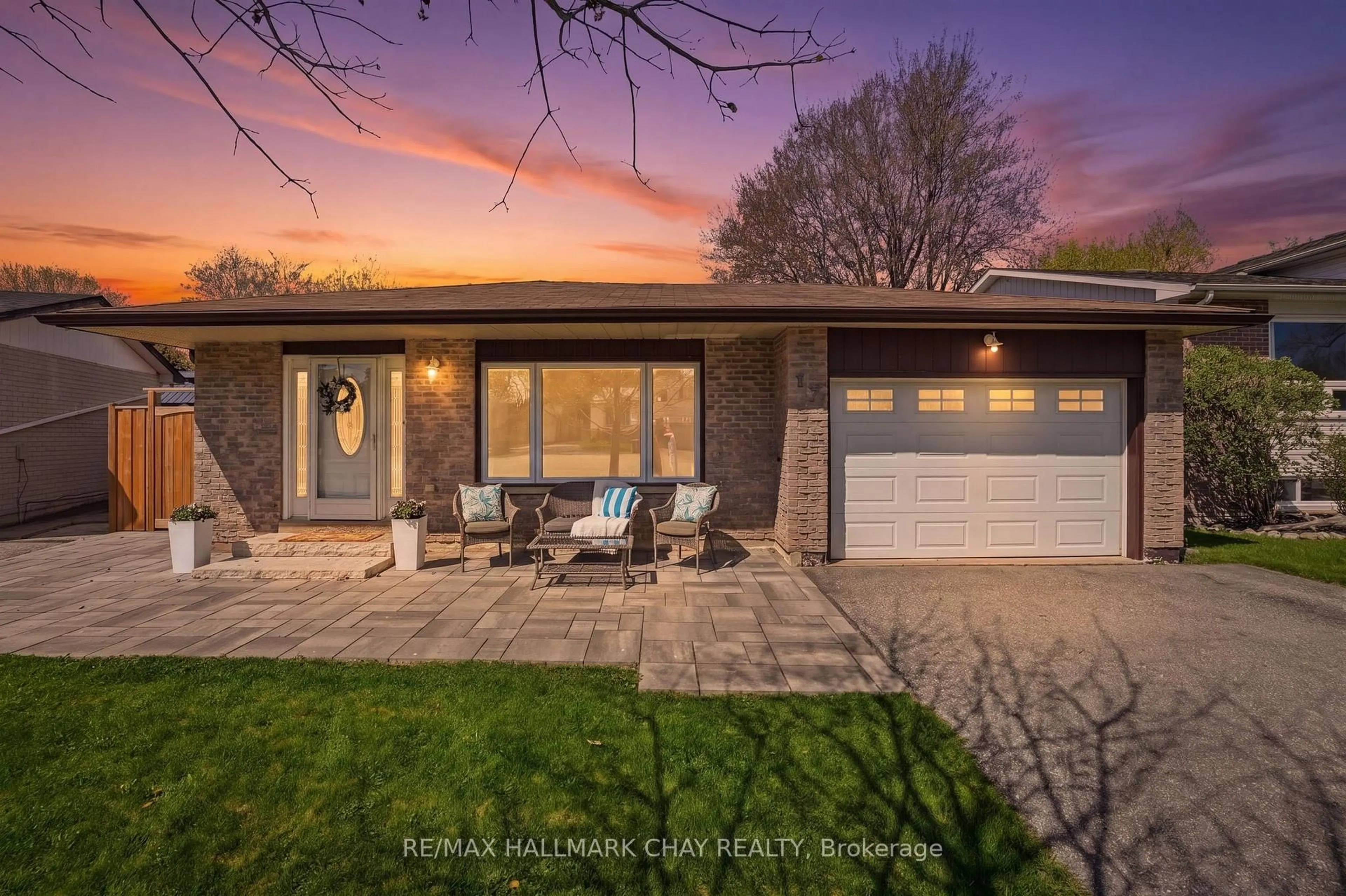 Home with brick exterior material, street for 17 Hunter Crt, New Tecumseth Ontario L9R 1A6