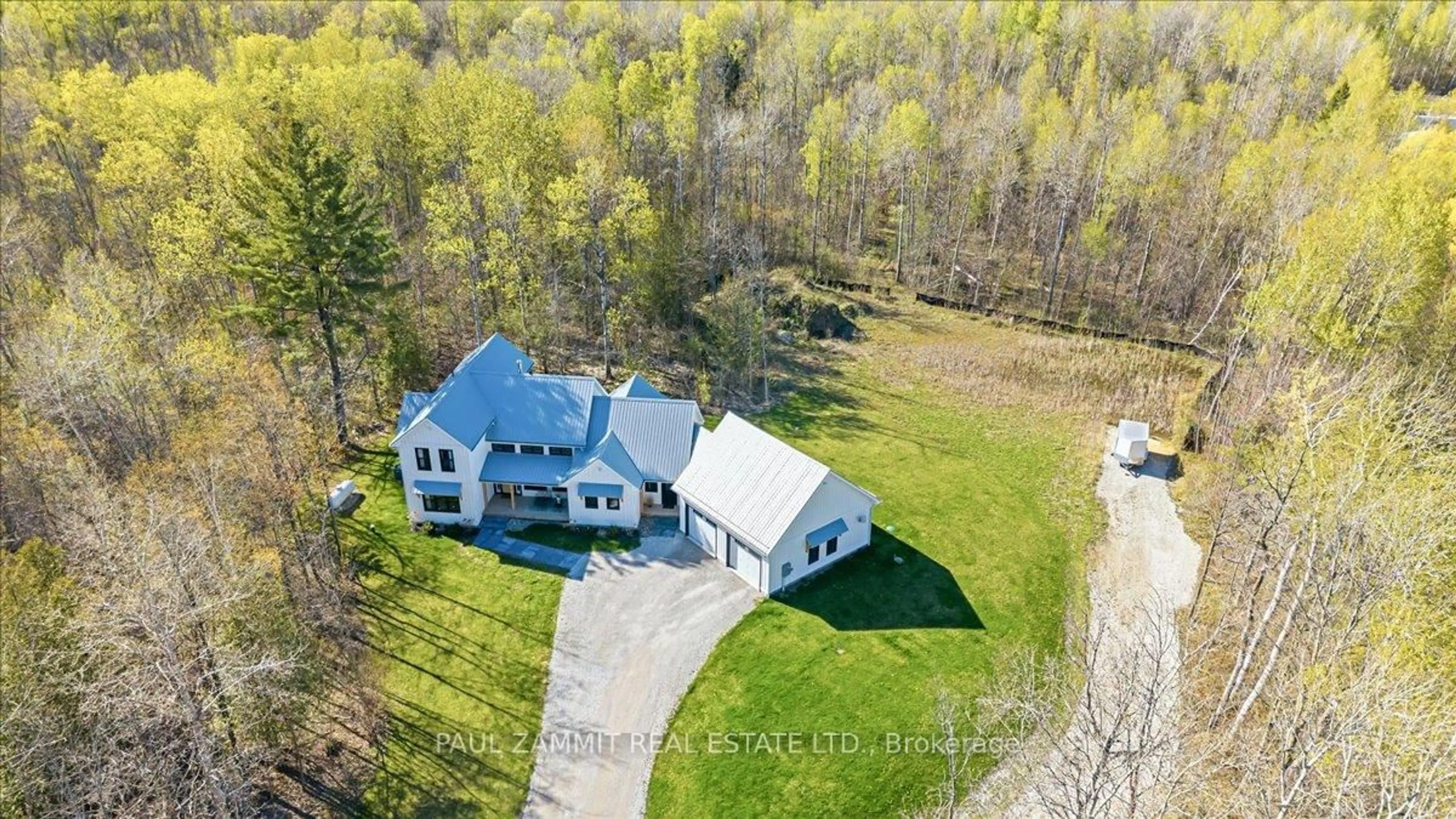 A pic from outside/outdoor area/front of a property/back of a property/a pic from drone, unknown for 190 Toll Rd, King Ontario L9N 1G6