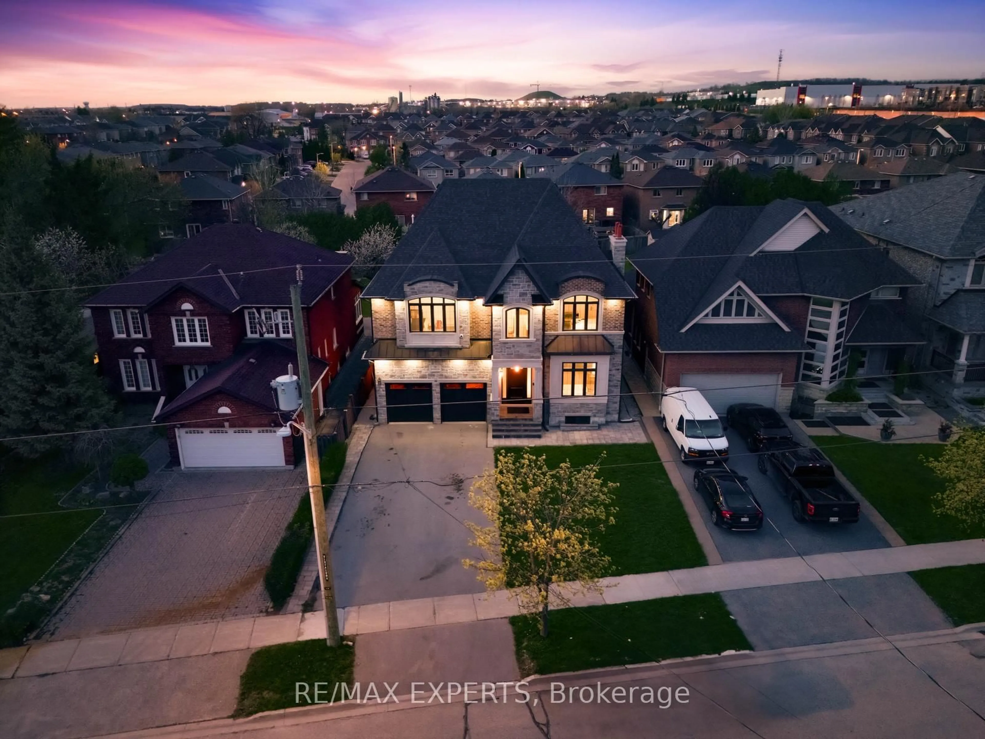 A pic from outside/outdoor area/front of a property/back of a property/a pic from drone, street for 38 Railway St, Vaughan Ontario L6A 1P7