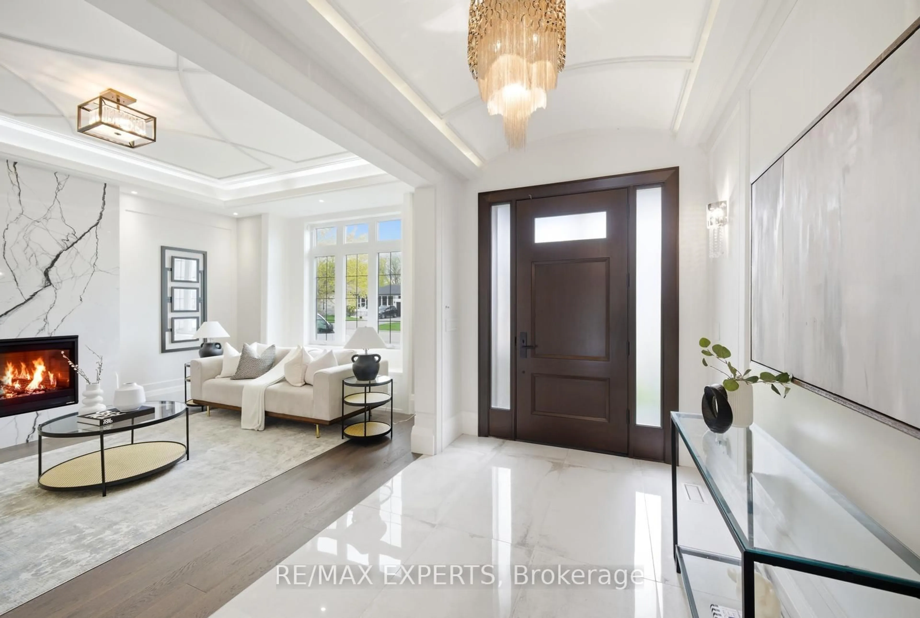 Indoor entryway for 38 Railway St, Vaughan Ontario L6A 1P7
