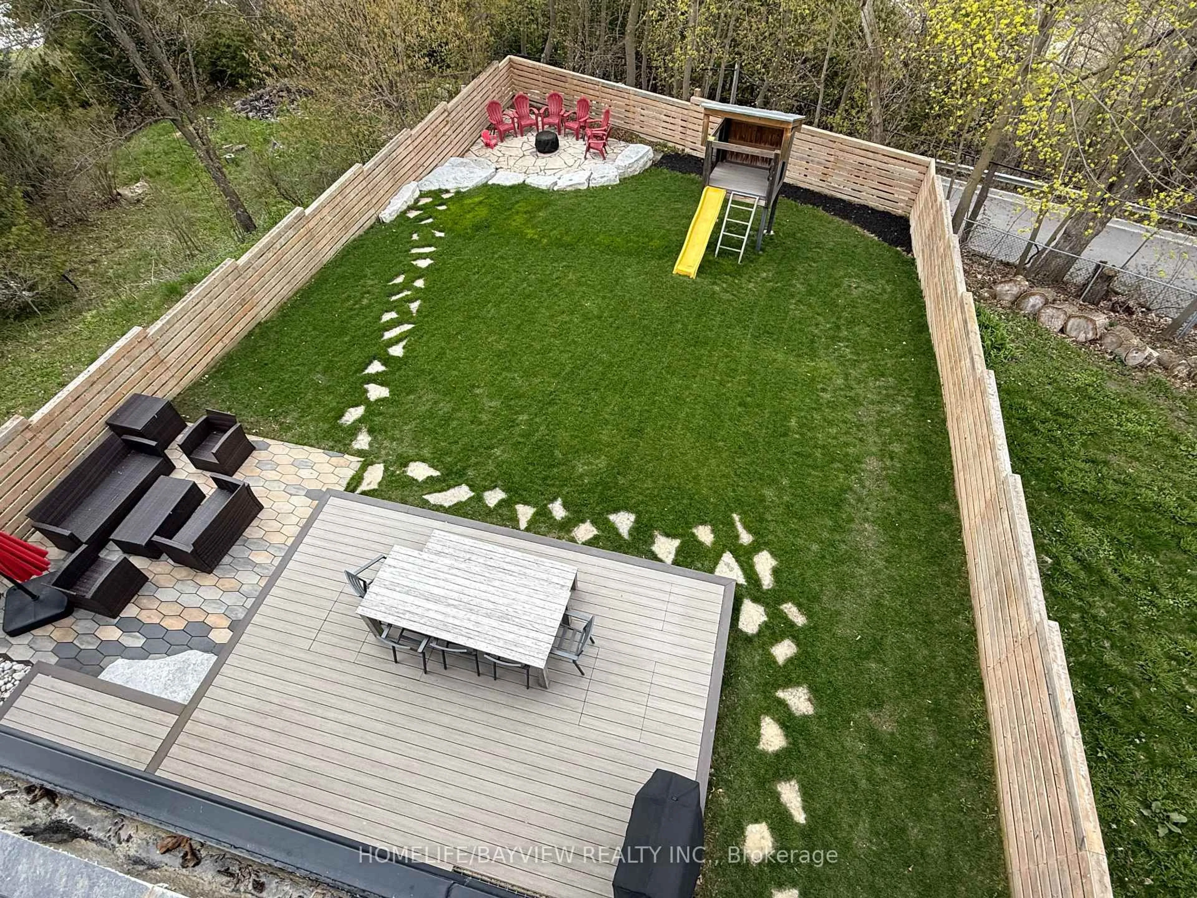 Patio, street for 16 Windsor Dr, Whitchurch-Stouffville Ontario L4A 7X3