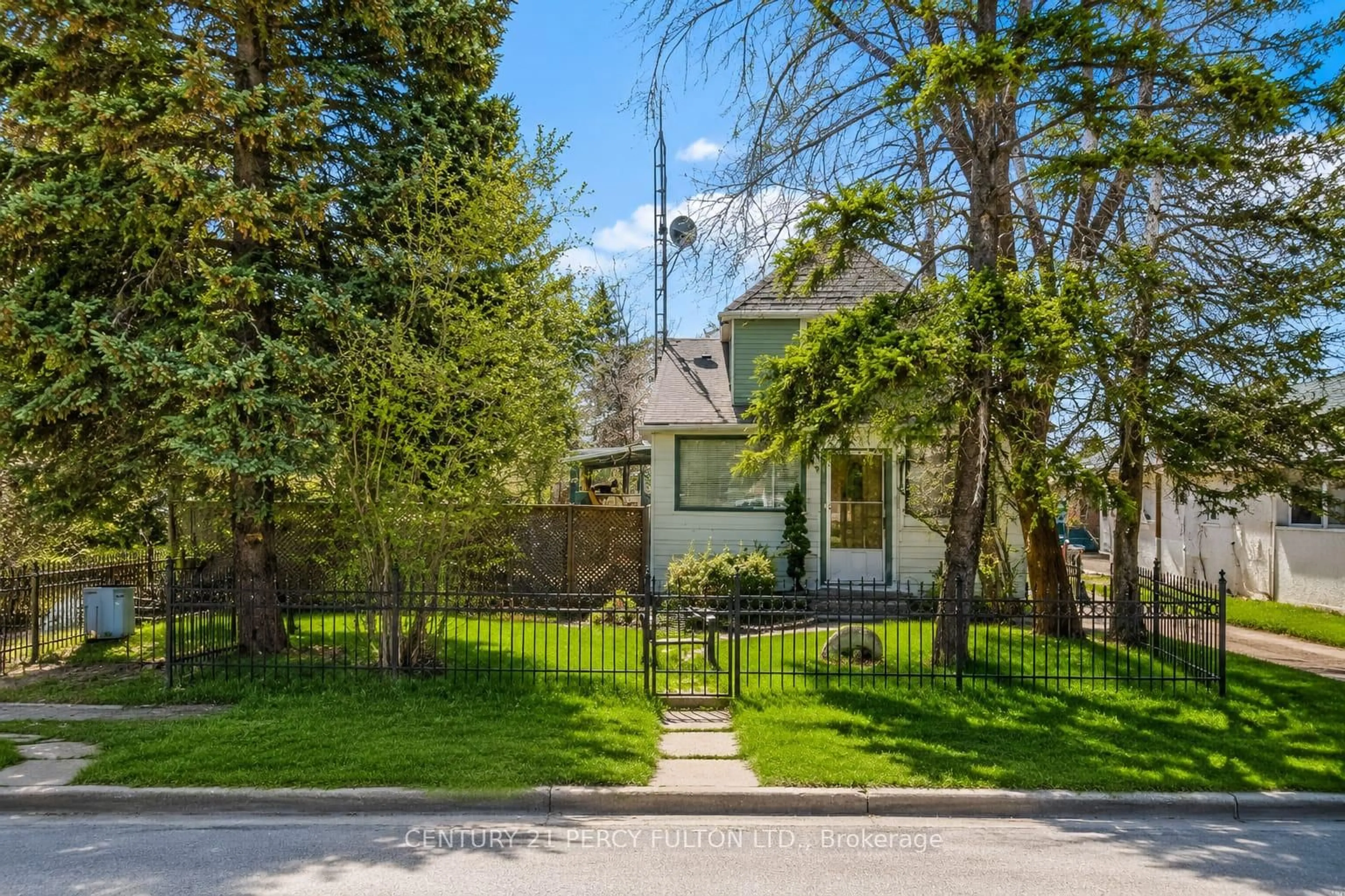 Unknown for 595 North Lake Rd, Richmond Hill Ontario L4E 3B9