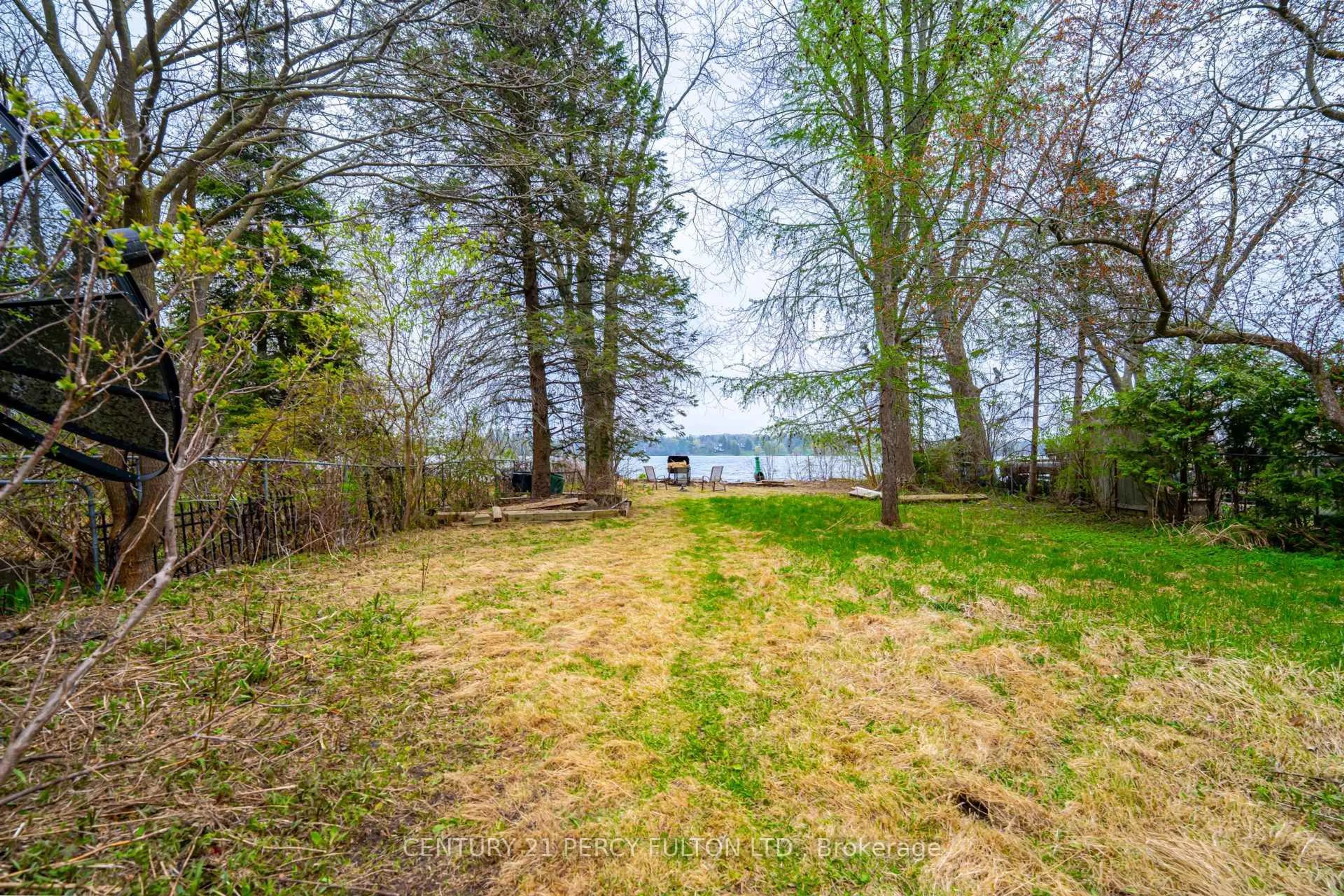 Patio, water/lake/river/ocean view for 595 North Lake Rd, Richmond Hill Ontario L4E 3B9