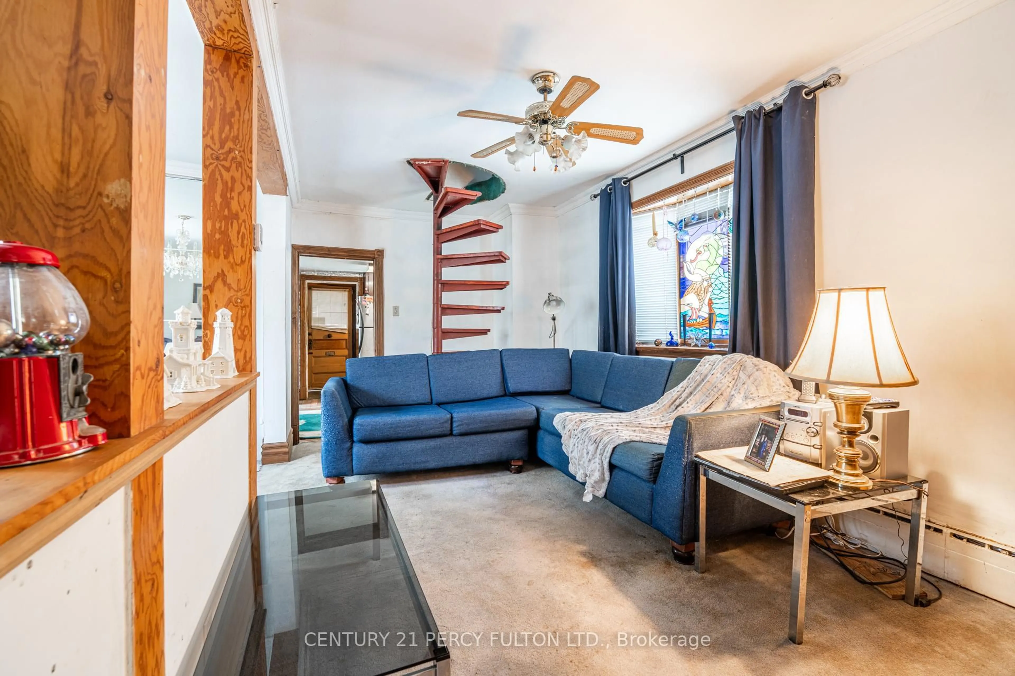 Living room with furniture, unknown for 595 North Lake Rd, Richmond Hill Ontario L4E 3B9