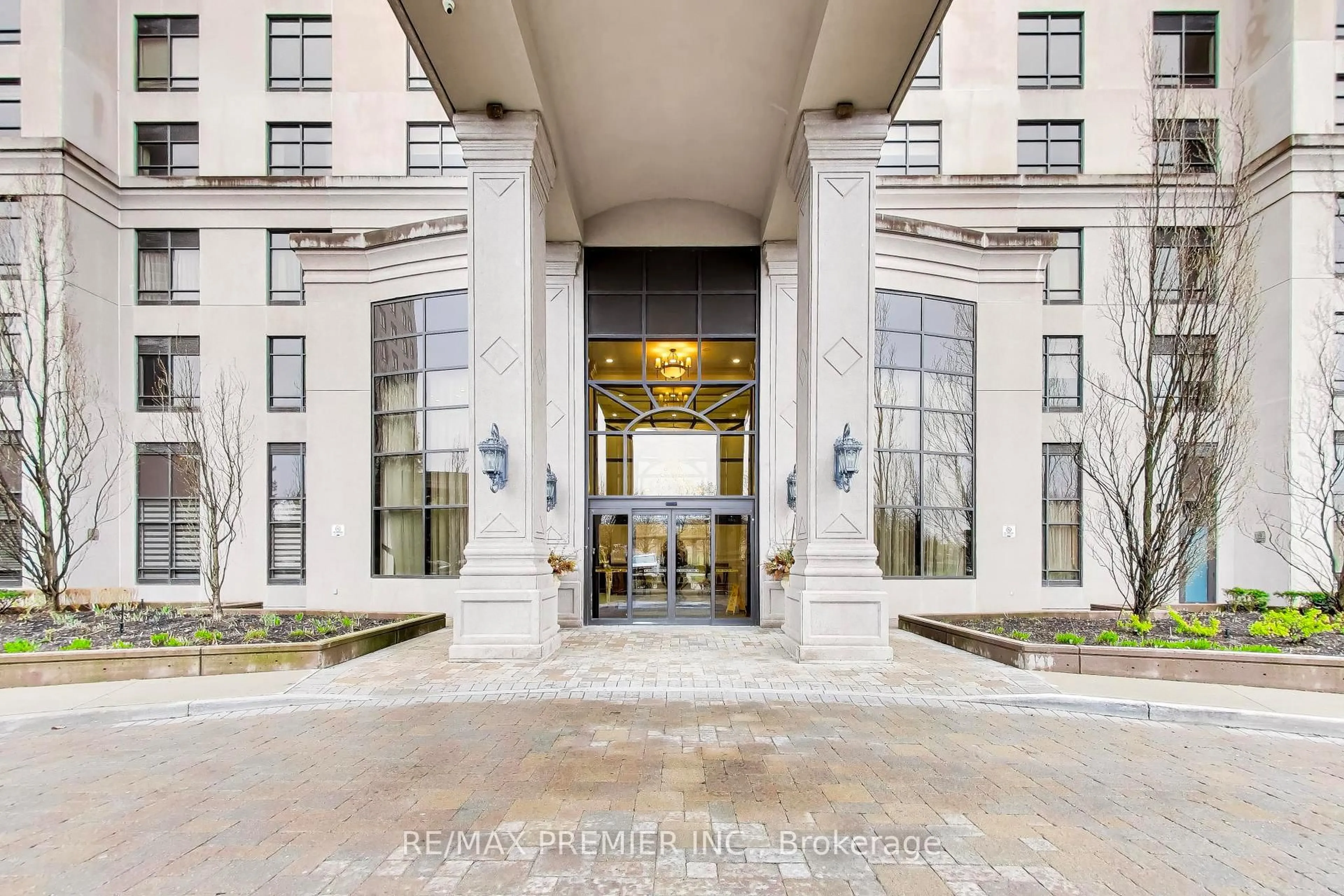 Indoor foyer for 9245 Jane St #1106, Vaughan Ontario L6A 1H7