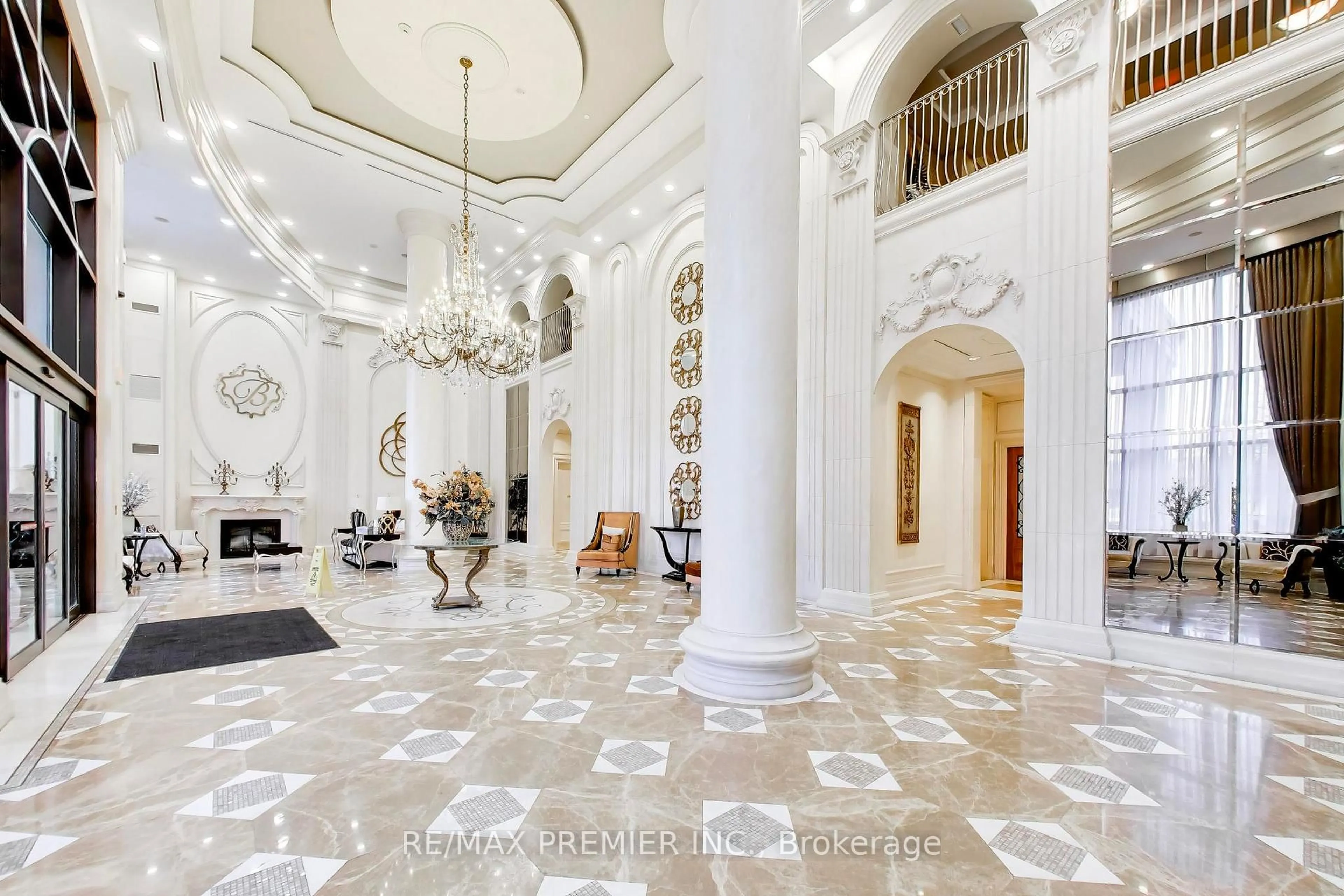 Indoor foyer for 9245 Jane St #1106, Vaughan Ontario L6A 1H7
