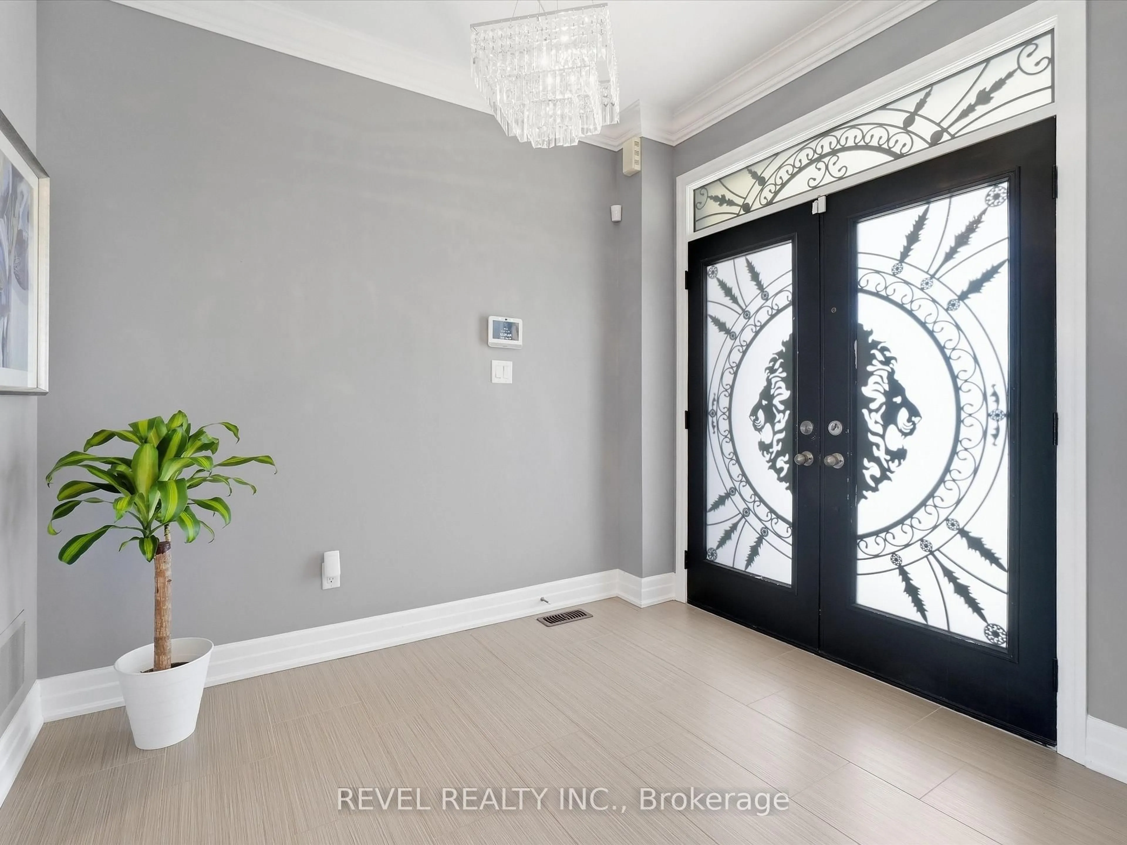 Indoor entryway for 17 Mount Cres, Essa Ontario L3W 0N4