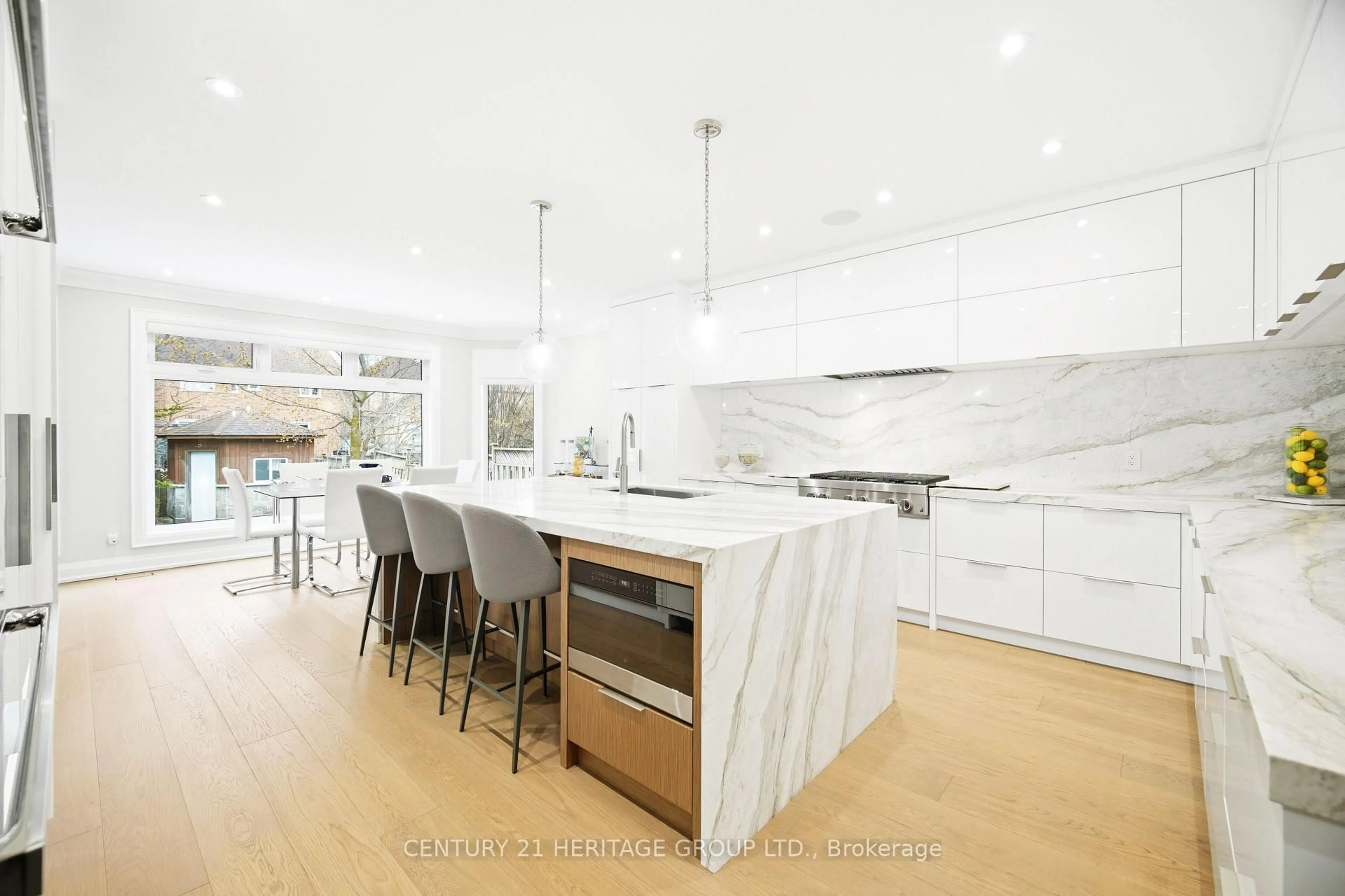 Contemporary kitchen, unknown for 59 Estate Garden Dr, Richmond Hill Ontario L4E 3V5