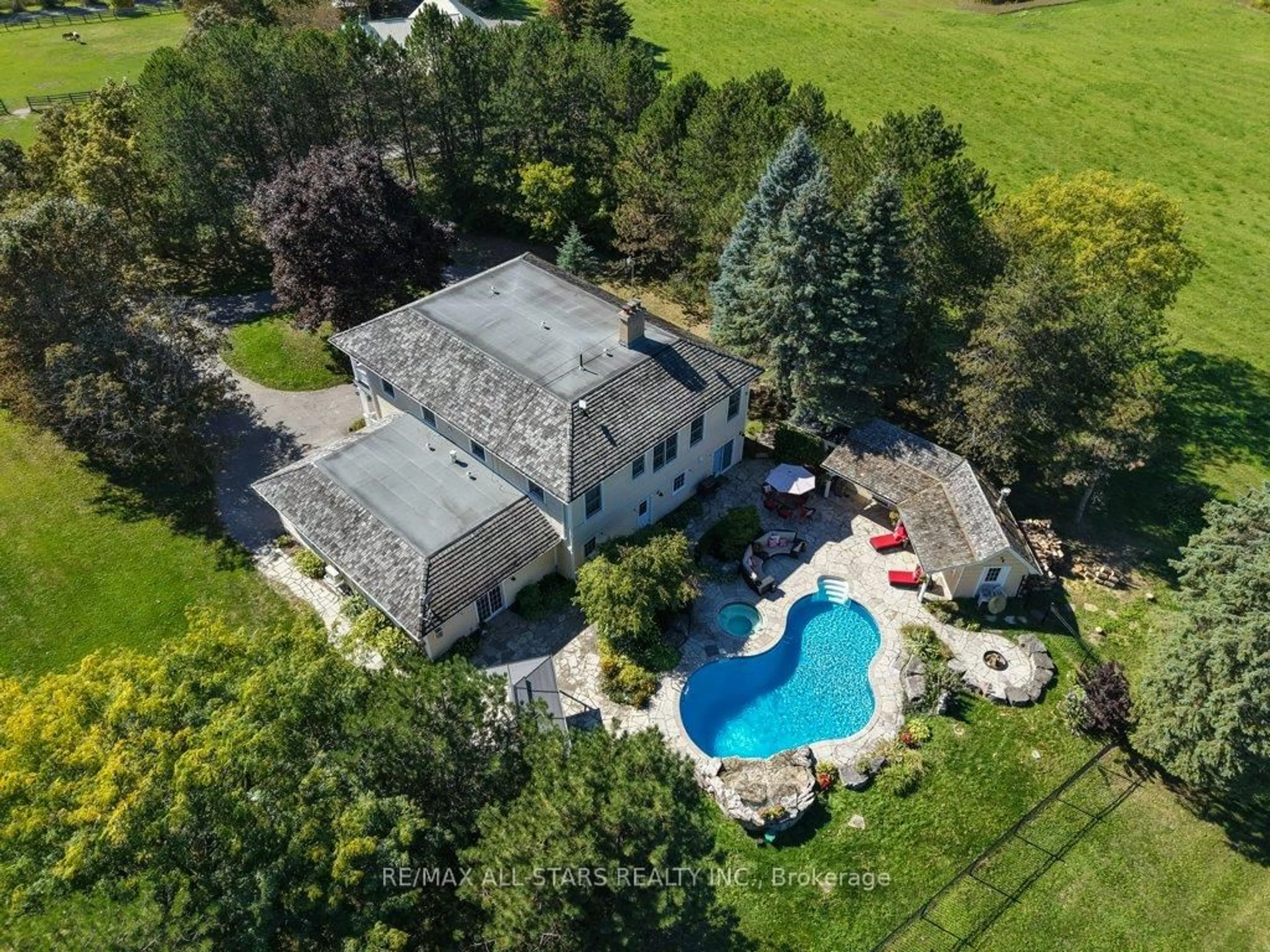A pic from outside/outdoor area/front of a property/back of a property/a pic from drone, unknown for 318 Feasby Rd, Uxbridge Ontario L0C 1A0