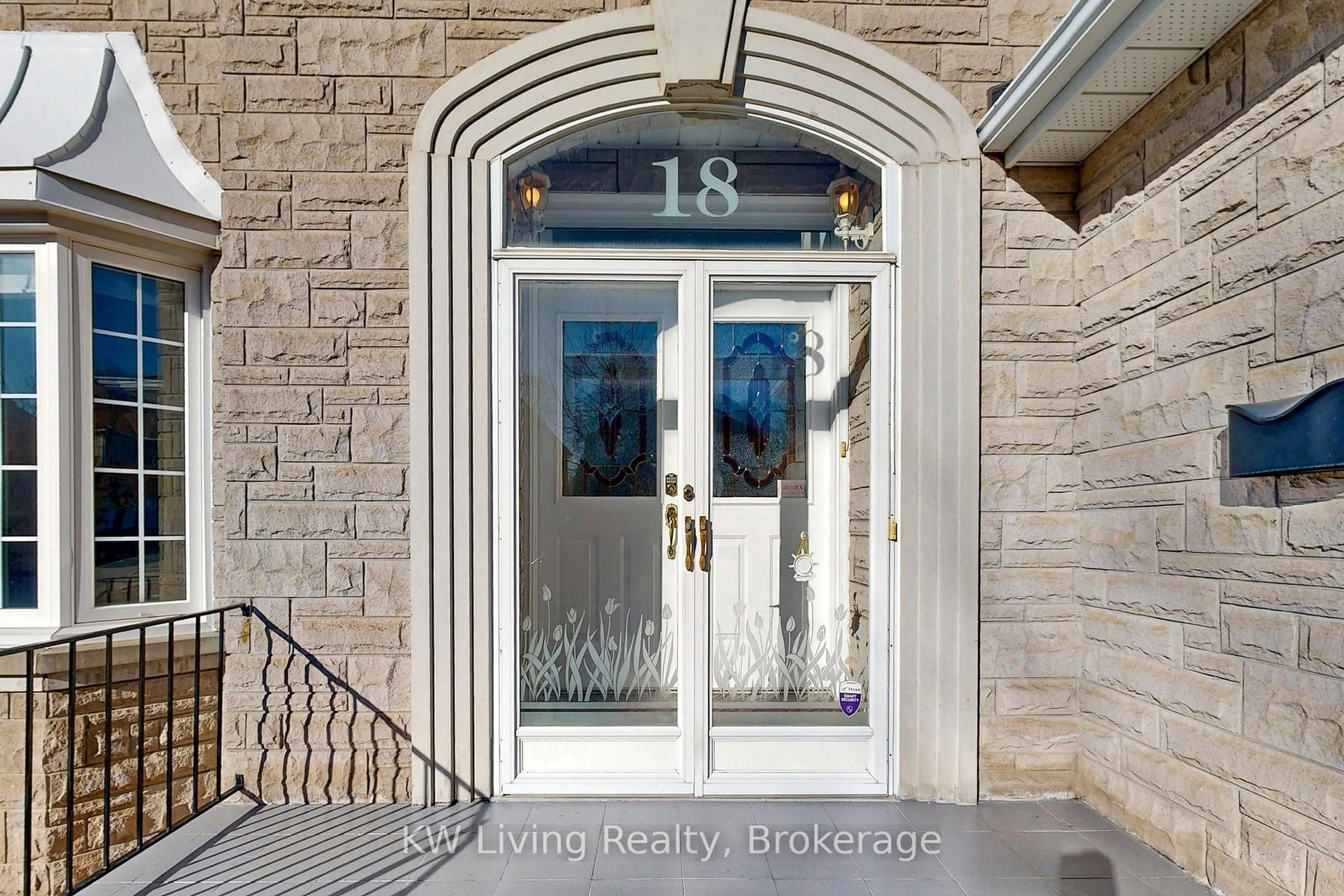 Indoor entryway for 22A Waltham Cres, Richmond Hill Ontario L4B 1Z2