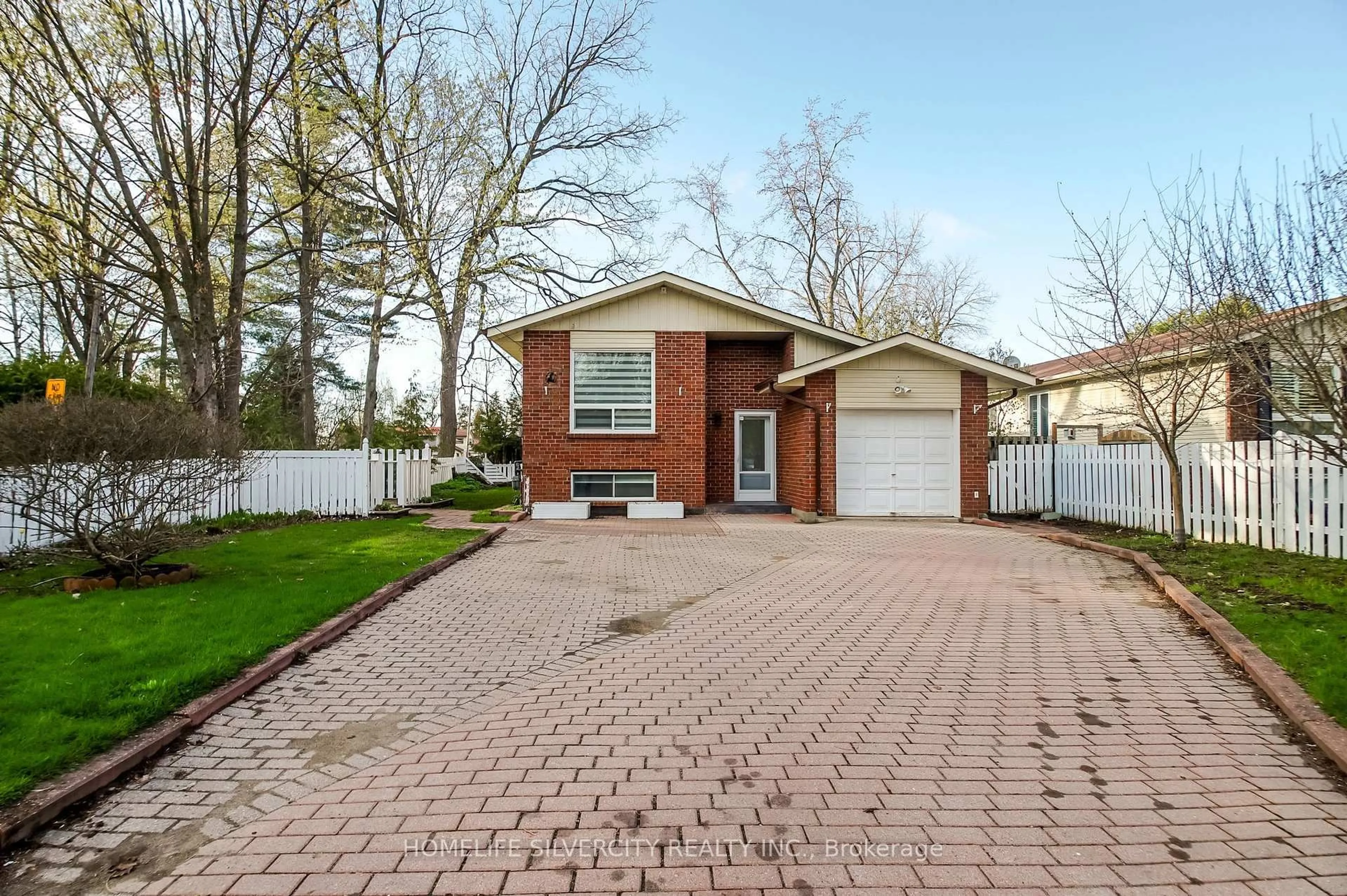 Home with brick exterior material, street for 904 Lake Dr, Georgina Ontario L0E 1L0