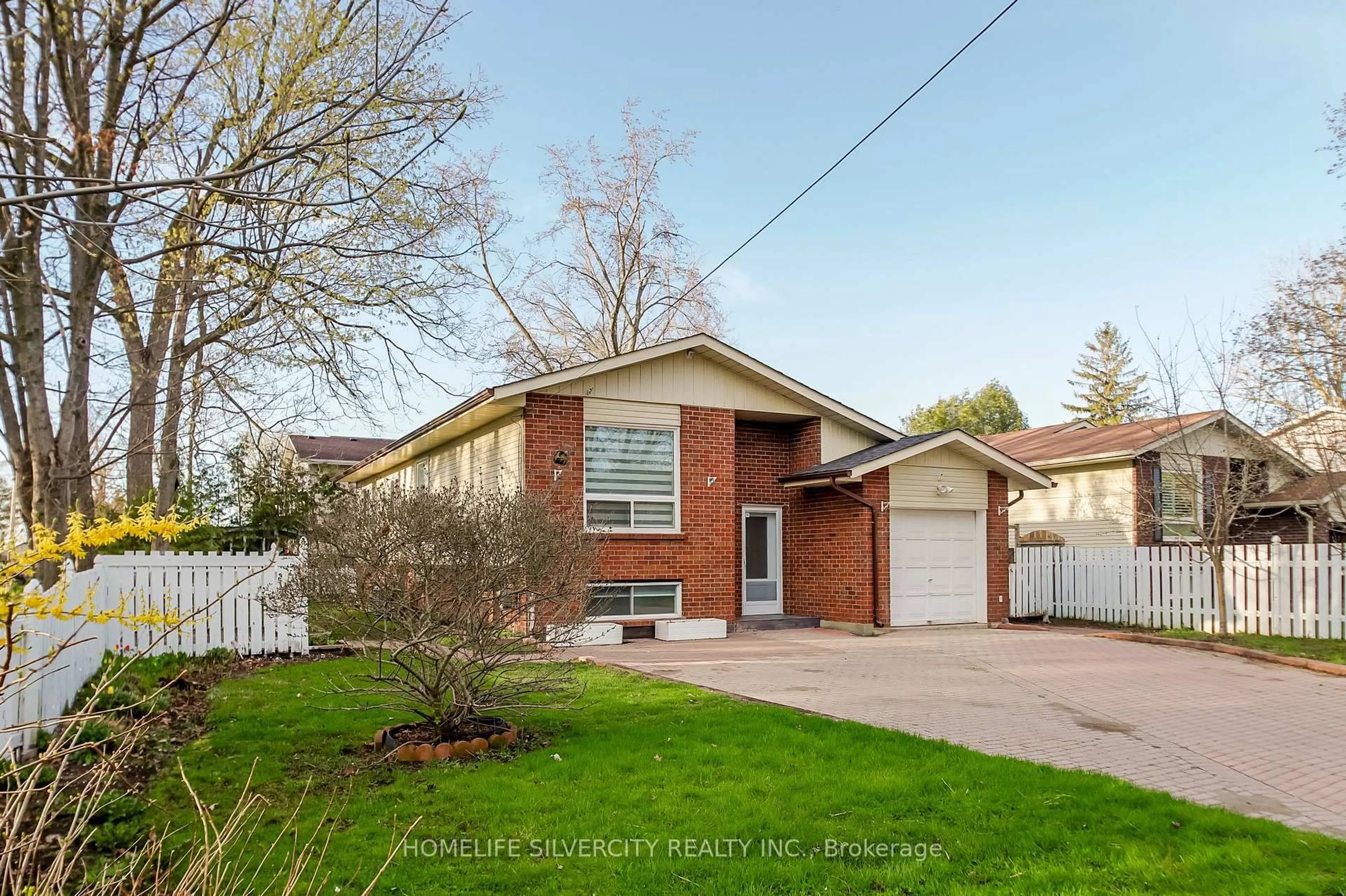 Home with brick exterior material, street for 904 Lake Dr, Georgina Ontario L0E 1L0