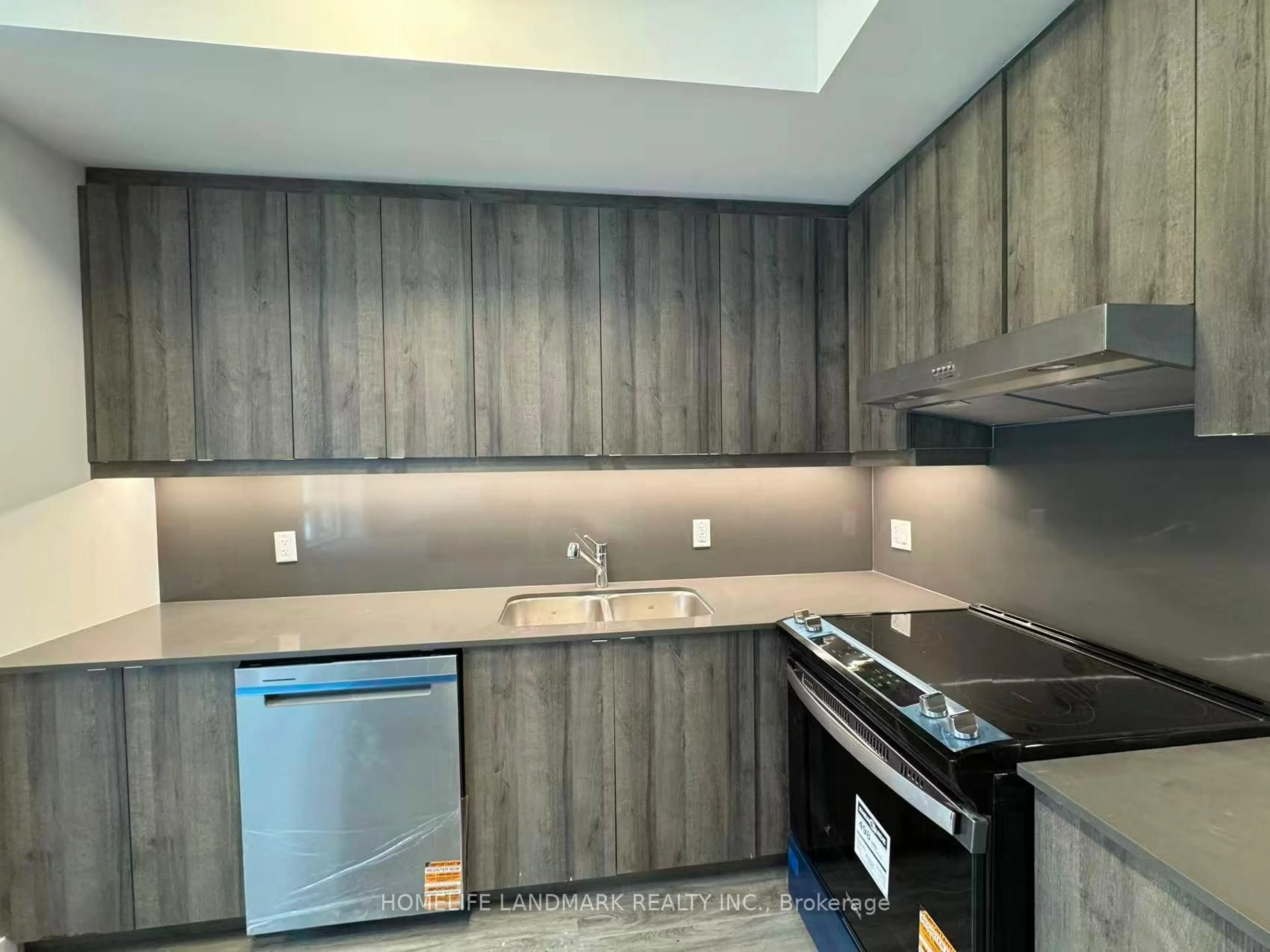 Unknown for 15 Kerns Lane, Richmond Hill Ontario L4E 1M1