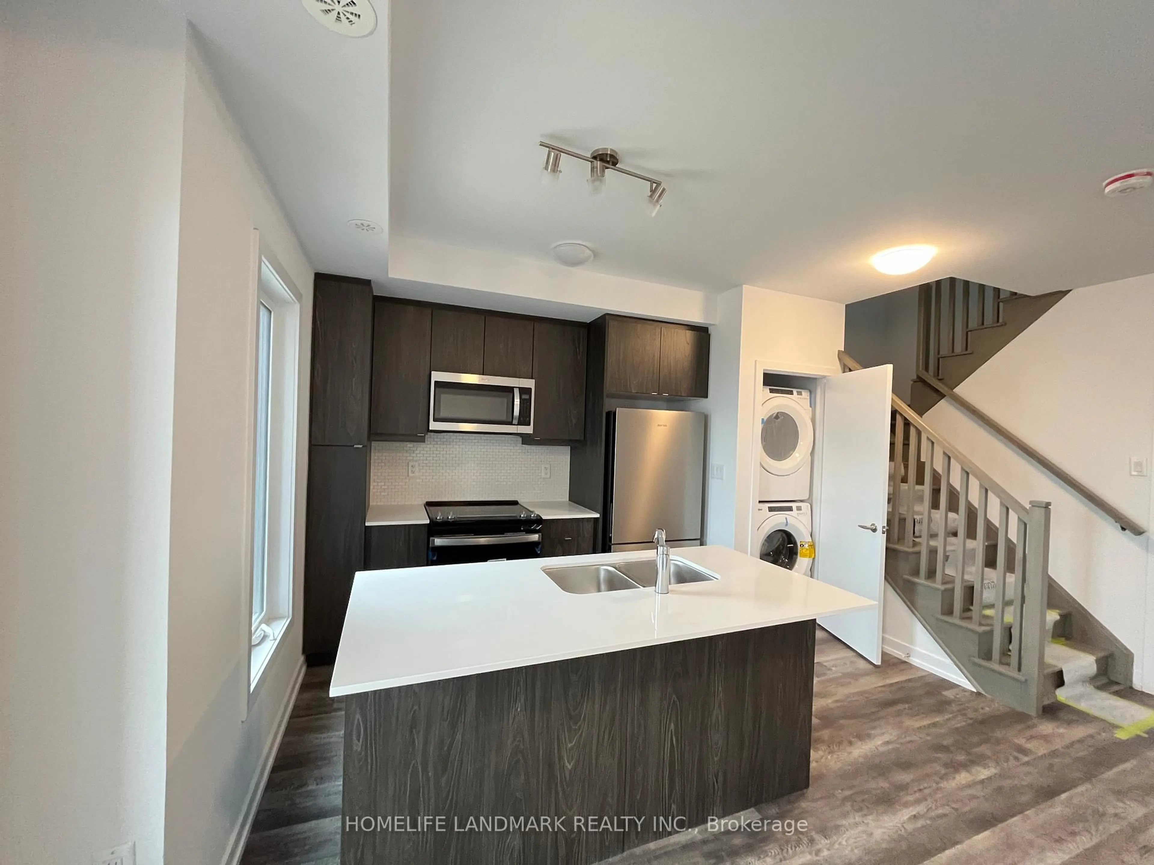 Open concept kitchen, unknown for 3 Bancroft Lane #206, Richmond Hill Ontario L4E 1M1
