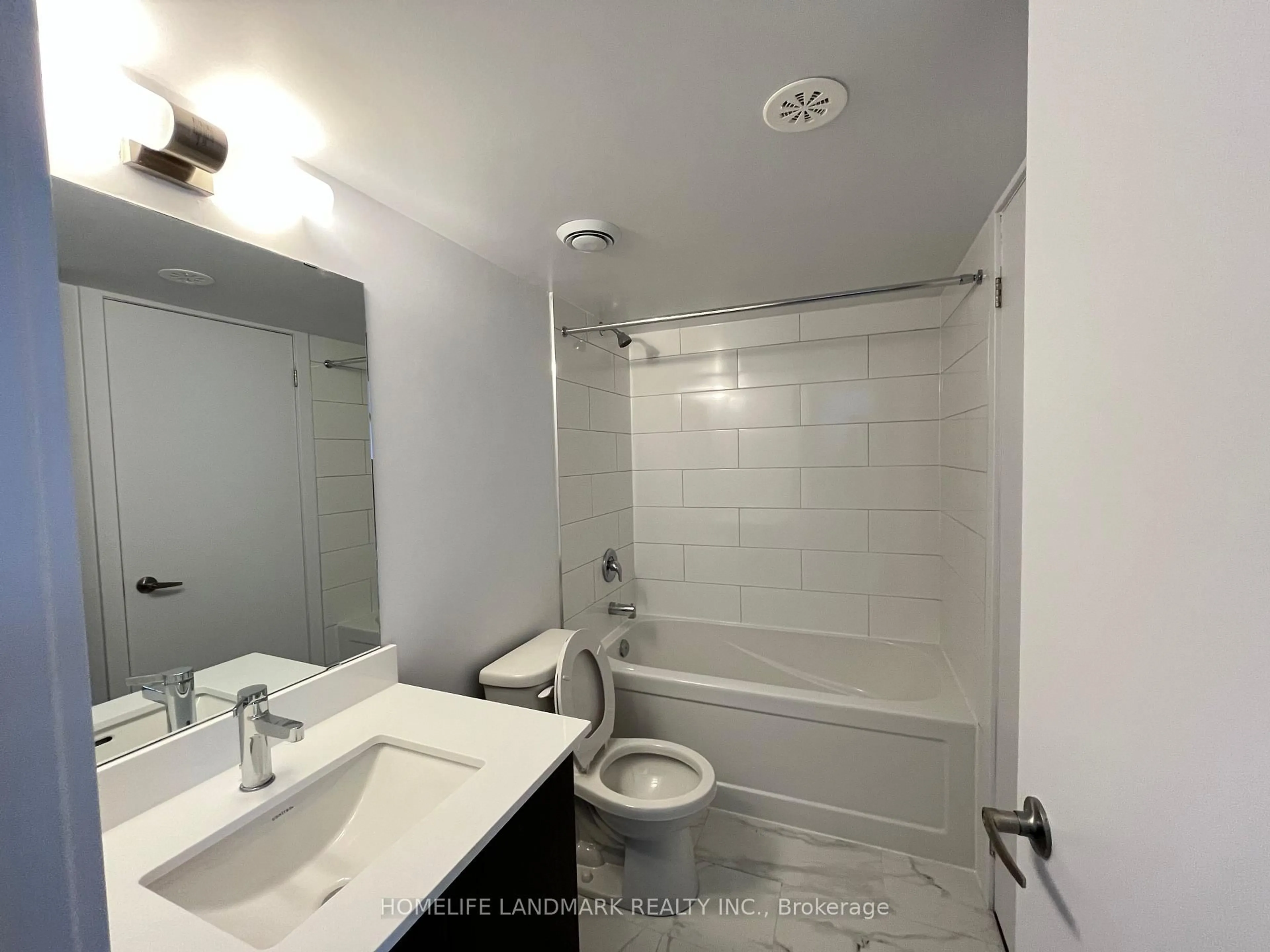 Standard bathroom, unknown for 3 Bancroft Lane #206, Richmond Hill Ontario L4E 1M1