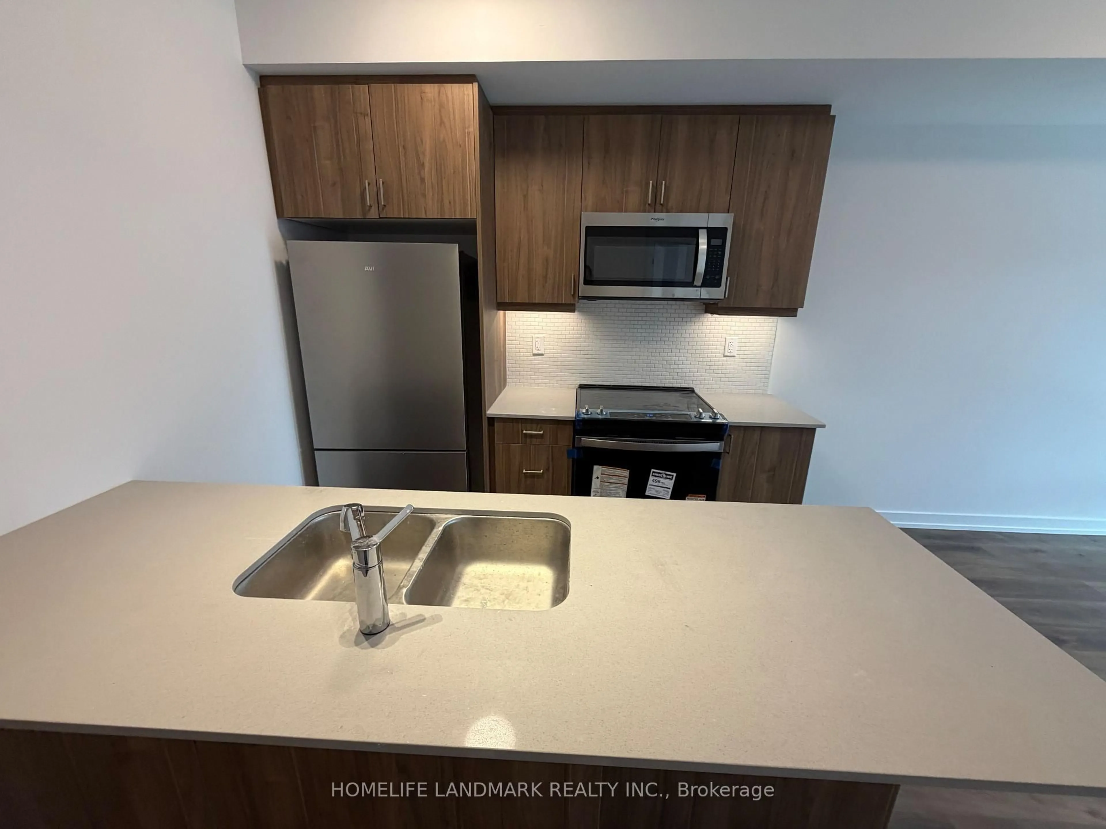 Standard kitchen, unknown for 5 Bancroft Lane #308, Richmond Hill Ontario L4E 1M1