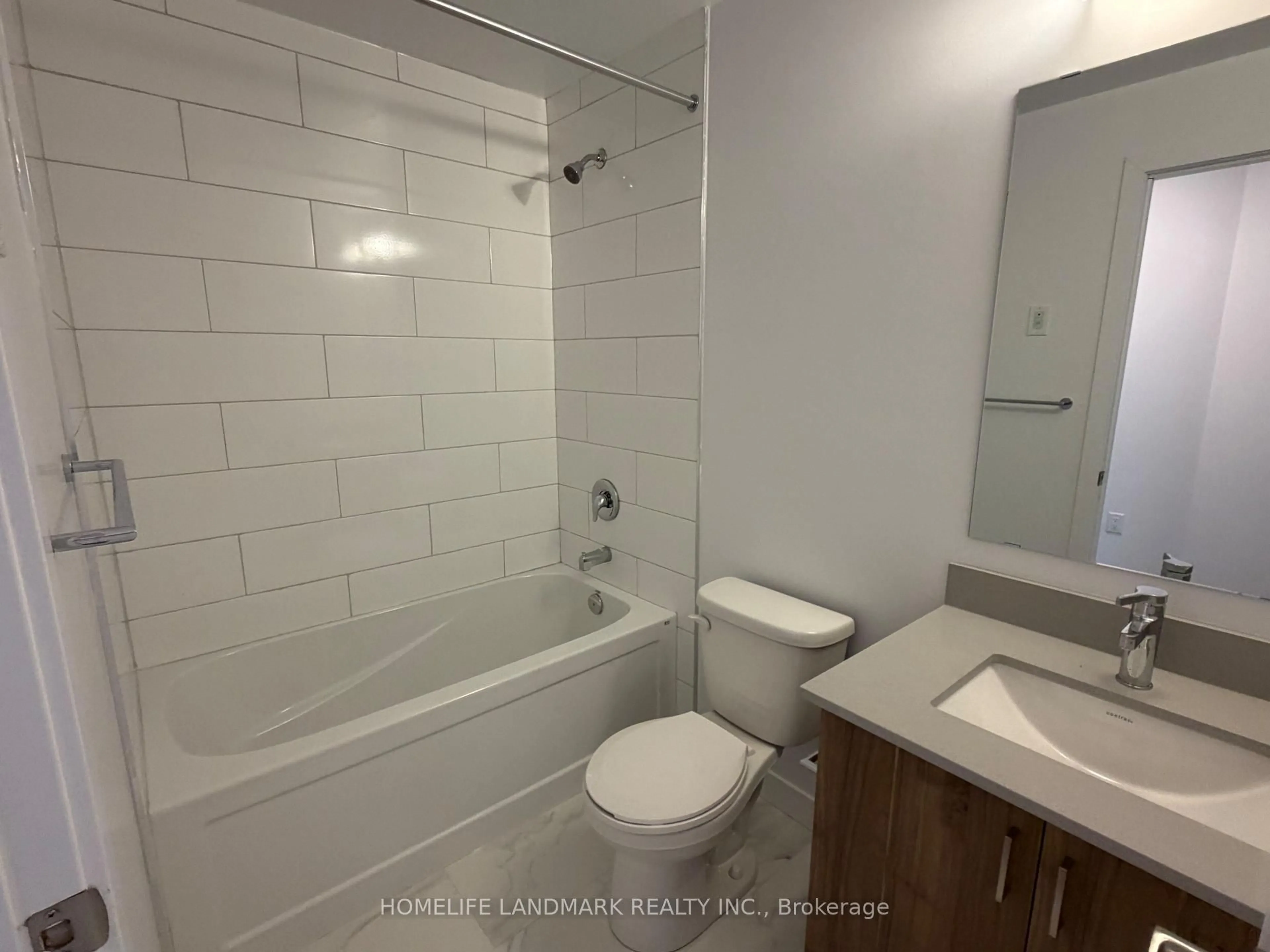 Standard bathroom, ceramic/tile floor for 5 Bancroft Lane #308, Richmond Hill Ontario L4E 1M1