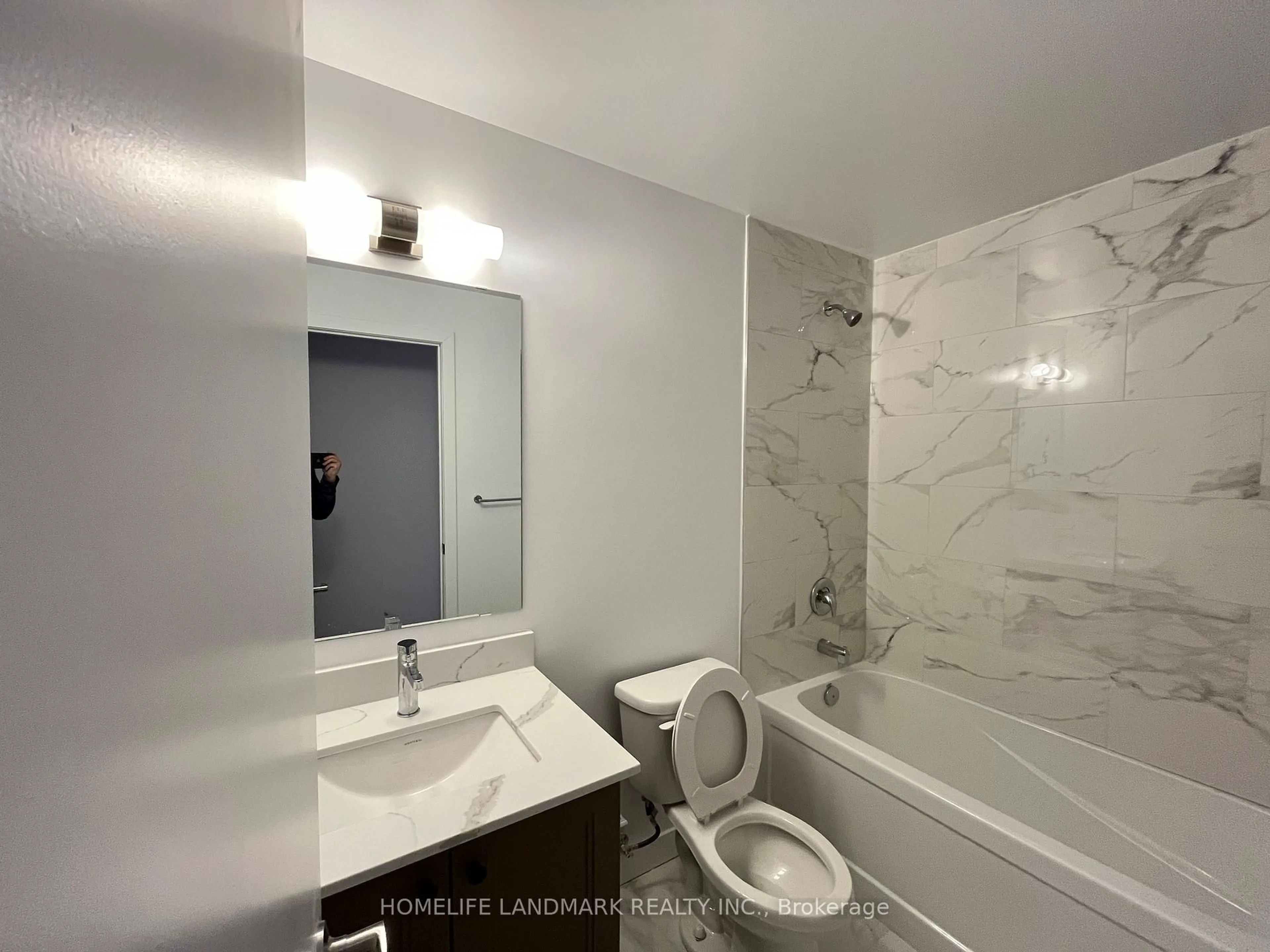 Standard bathroom, ceramic/tile floor for 5 Bancroft Lane #318, Richmond Hill Ontario L4E 1M1
