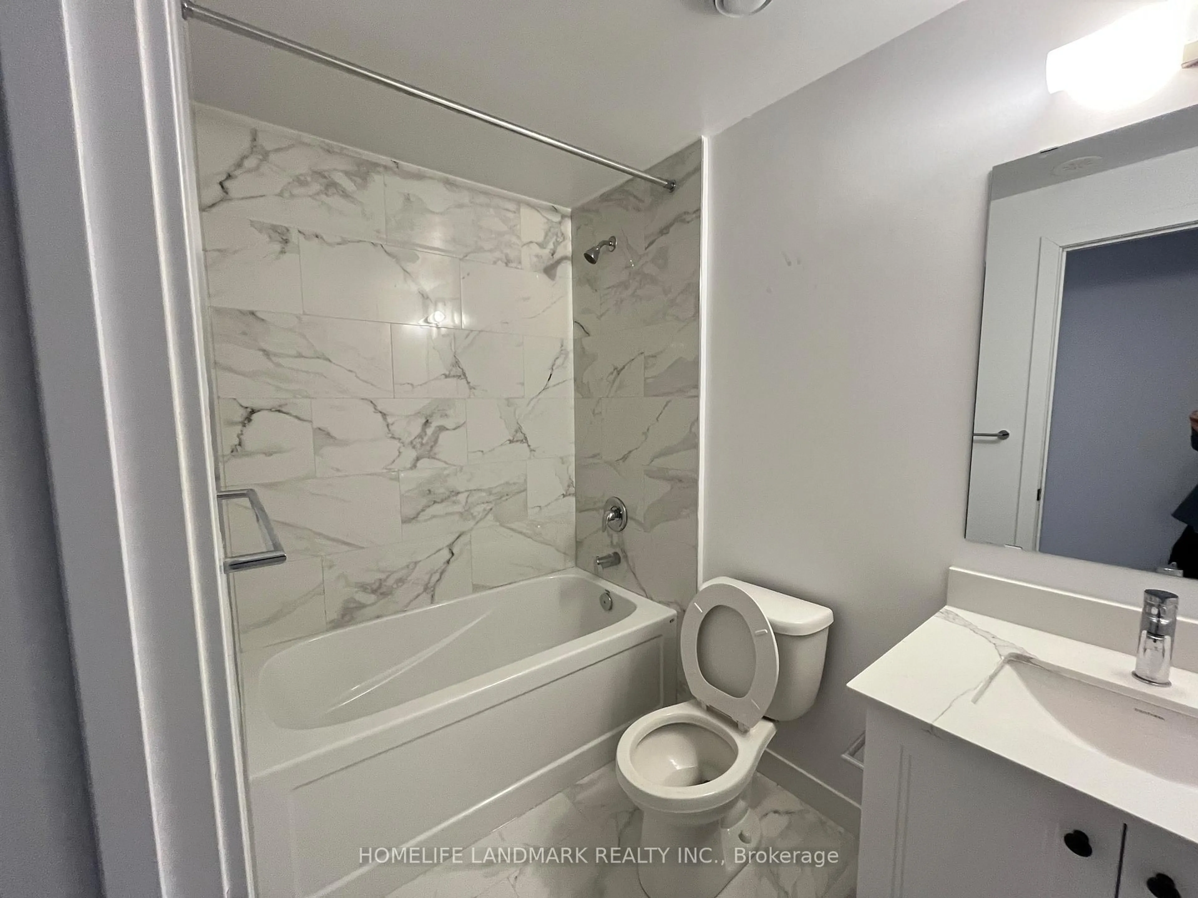 Standard bathroom, ceramic/tile floor for 5 Bancroft Lane #319, Richmond Hill Ontario L4E 1M1