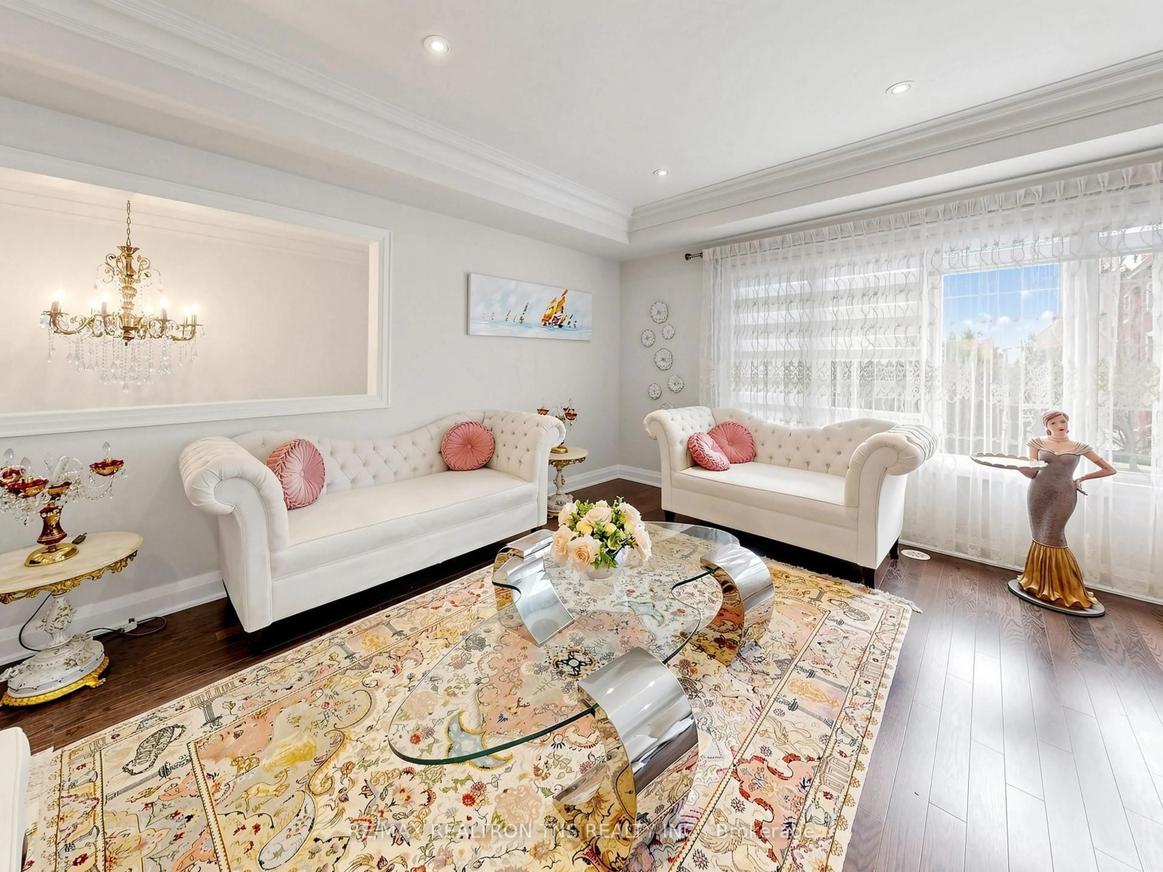 Living room with furniture, unknown for 47 Divon Lane, Richmond Hill Ontario L4B 0G4