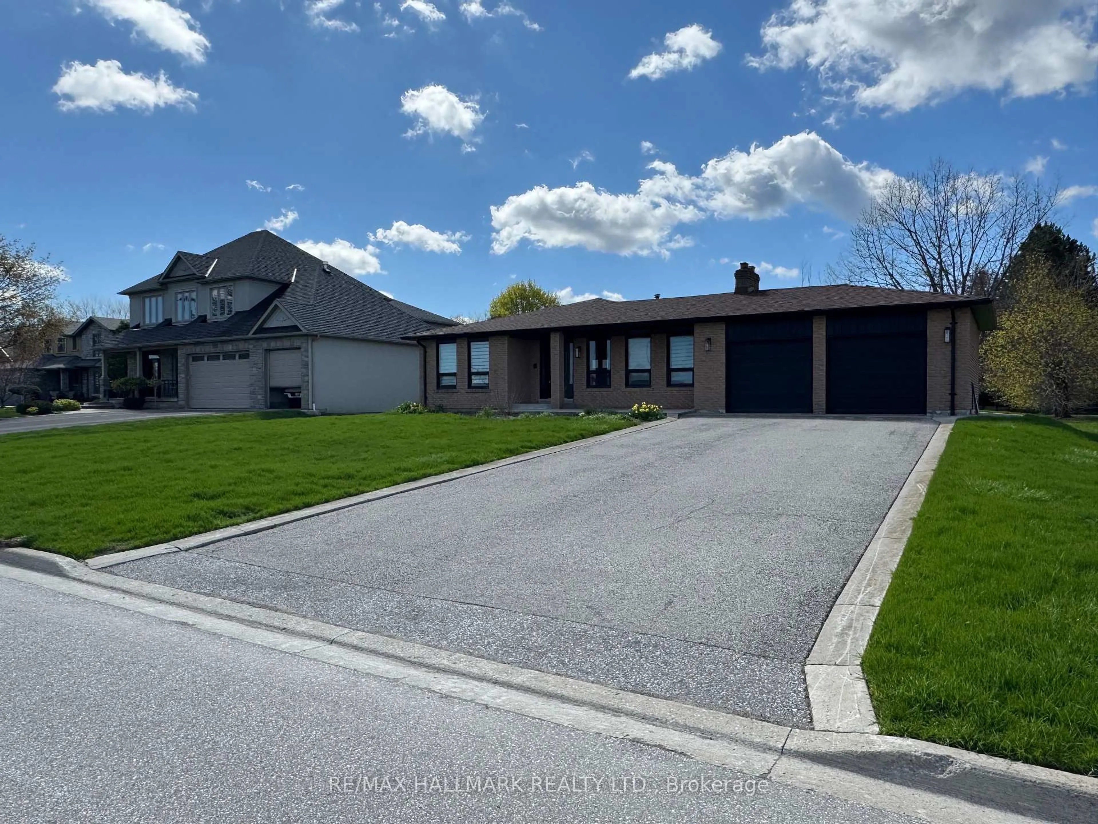 A pic from outside/outdoor area/front of a property/back of a property/a pic from drone, street for 17 Janet Ave, King Ontario L0G 1N0