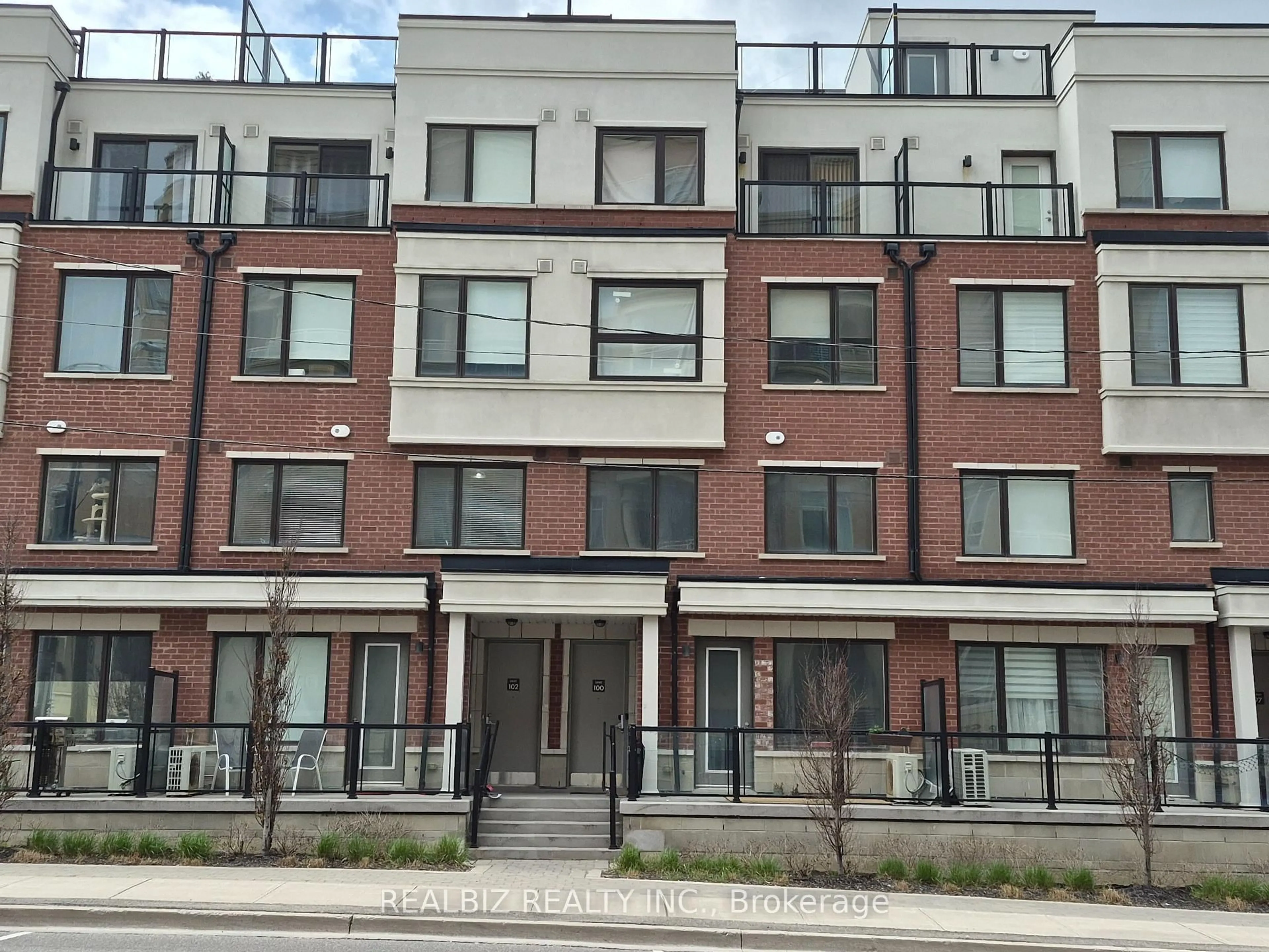 Home with brick exterior material, street for 500 Alex Gardner Circ #99, Aurora Ontario L4G 3G5