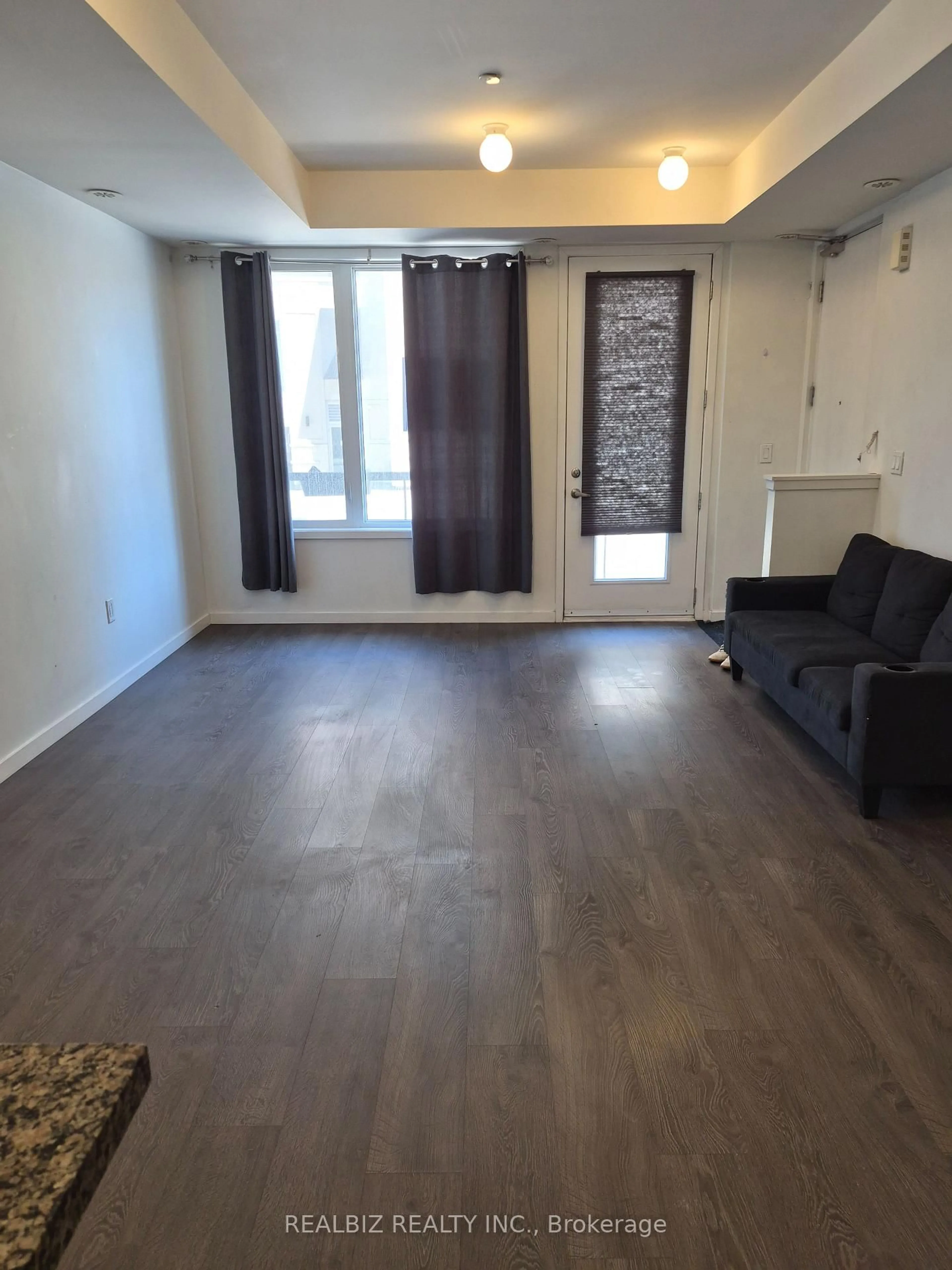 A pic of a room for 500 Alex Gardner Circ #99, Aurora Ontario L4G 3G5