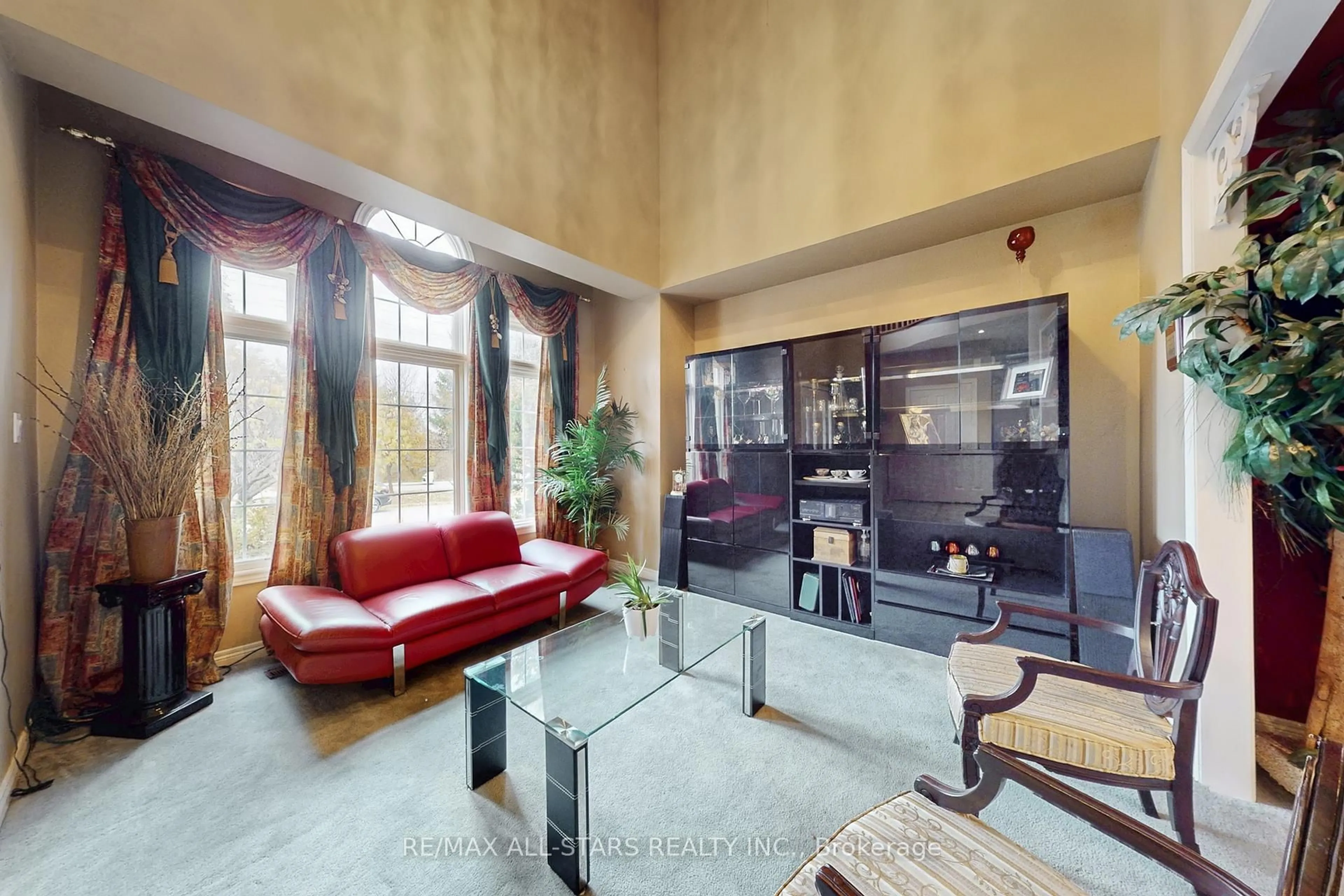 Lobby for 54 Bretton Circ, Markham Ontario L3S 3R1