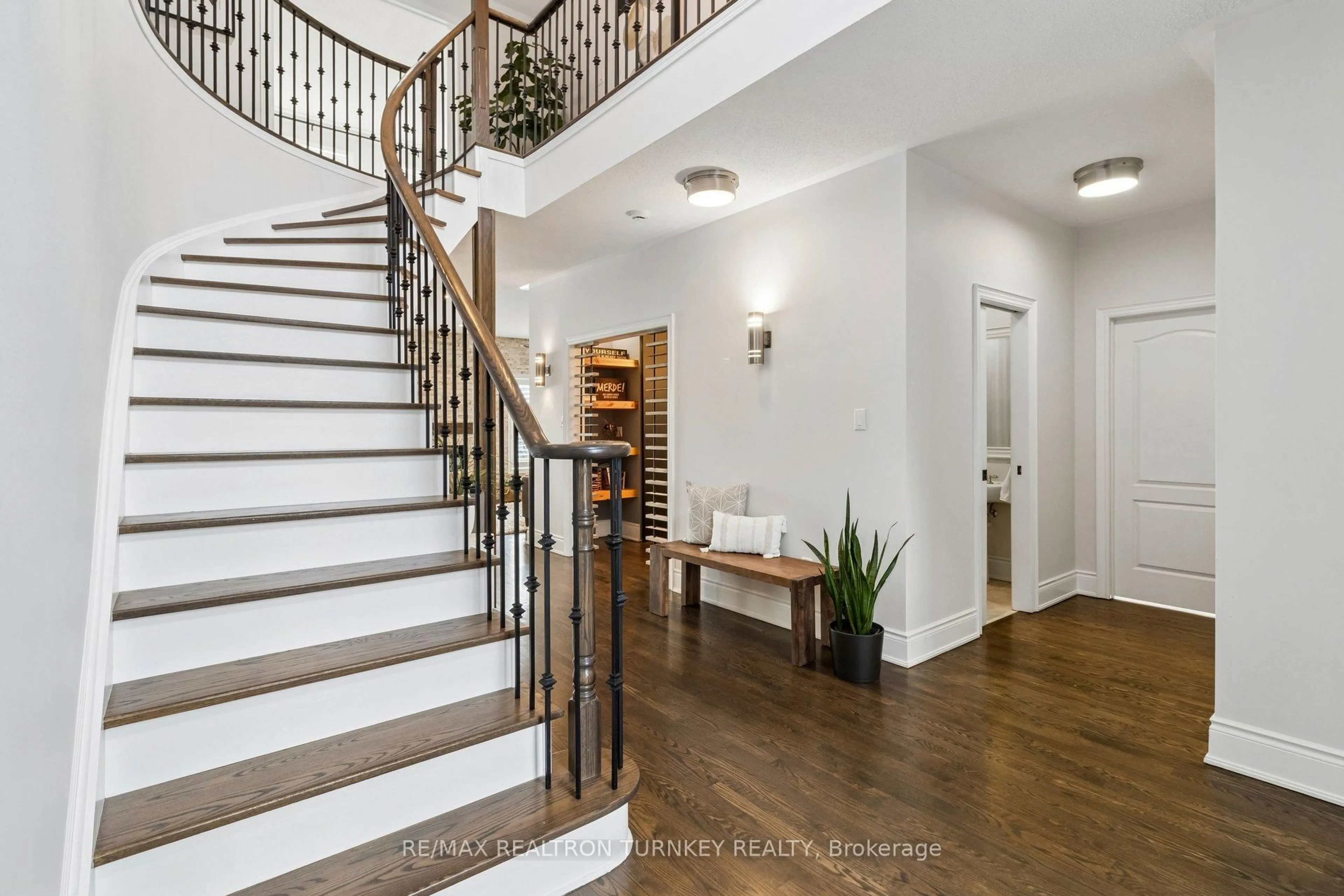 Indoor entryway for 778 Quantra Cres, Newmarket Ontario L3X 1M9