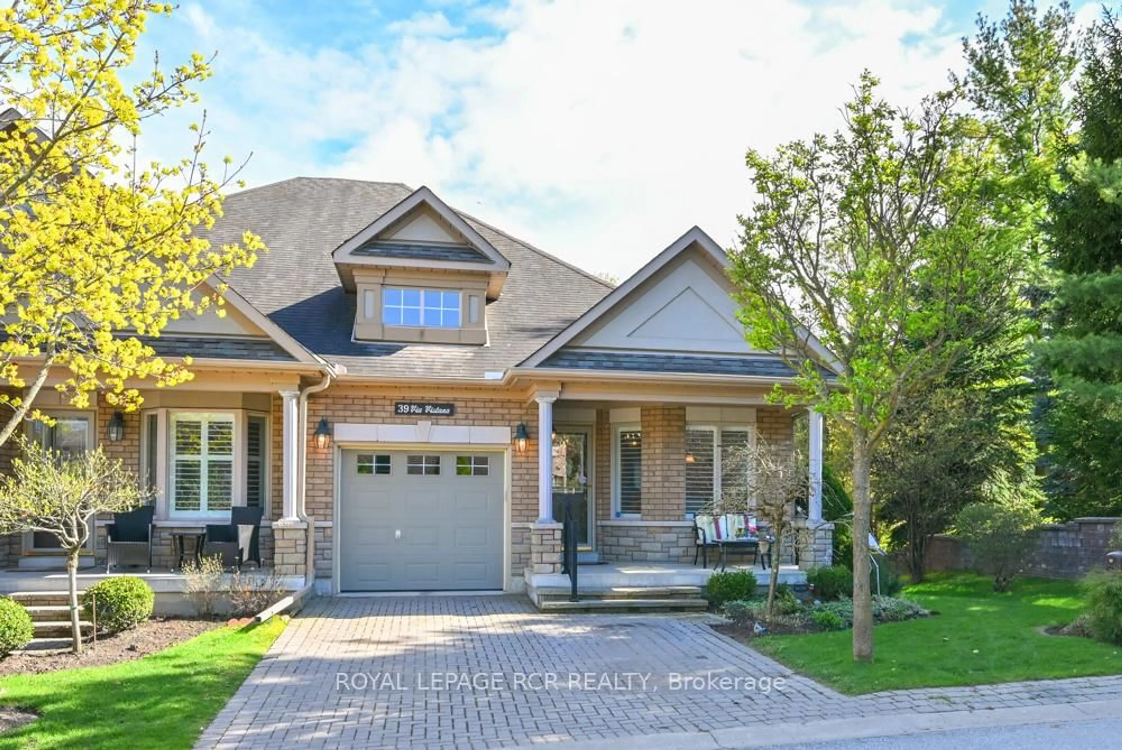 Home with brick exterior material, street for 39 Via Vistana Rd, New Tecumseth Ontario L9R 0C5