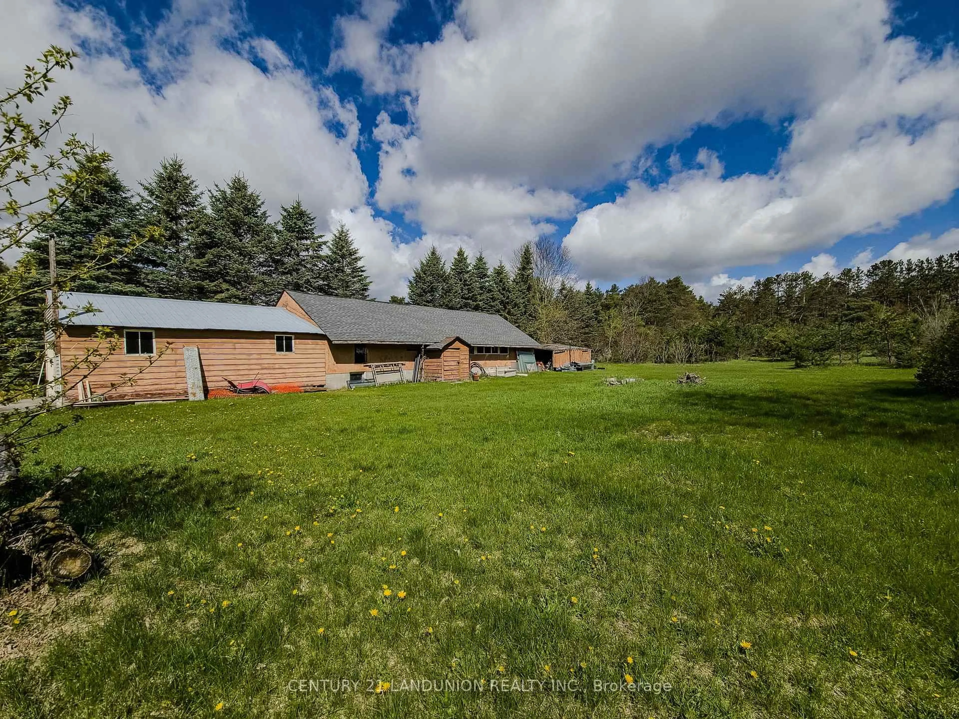 A pic from outside/outdoor area/front of a property/back of a property/a pic from drone, unknown for 4192 Vivian Rd, Whitchurch-Stouffville Ontario L0G 1E0