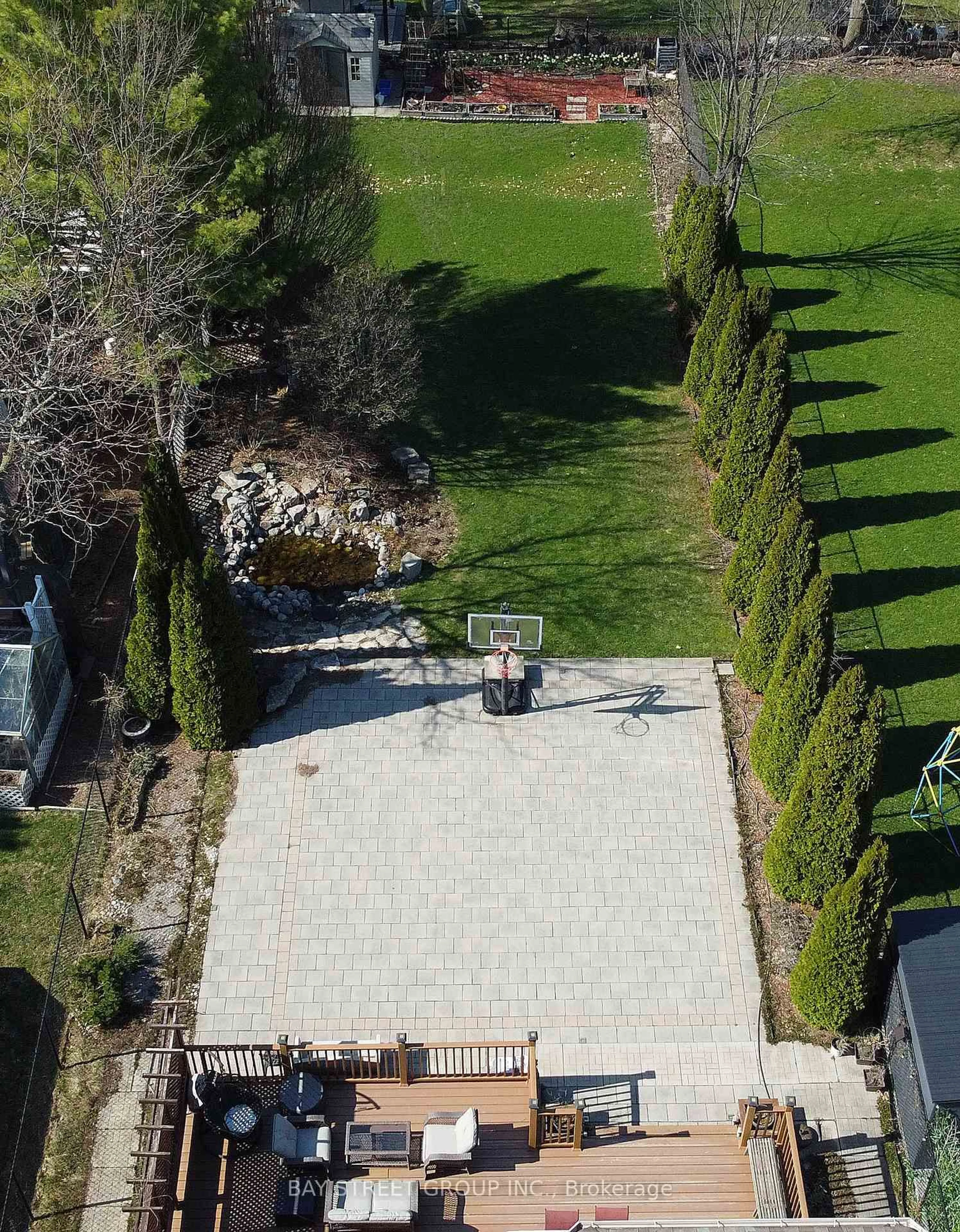 A pic from outside/outdoor area/front of a property/back of a property/a pic from drone, street for 346 Castan Ave, Markham Ontario L3R 4S3